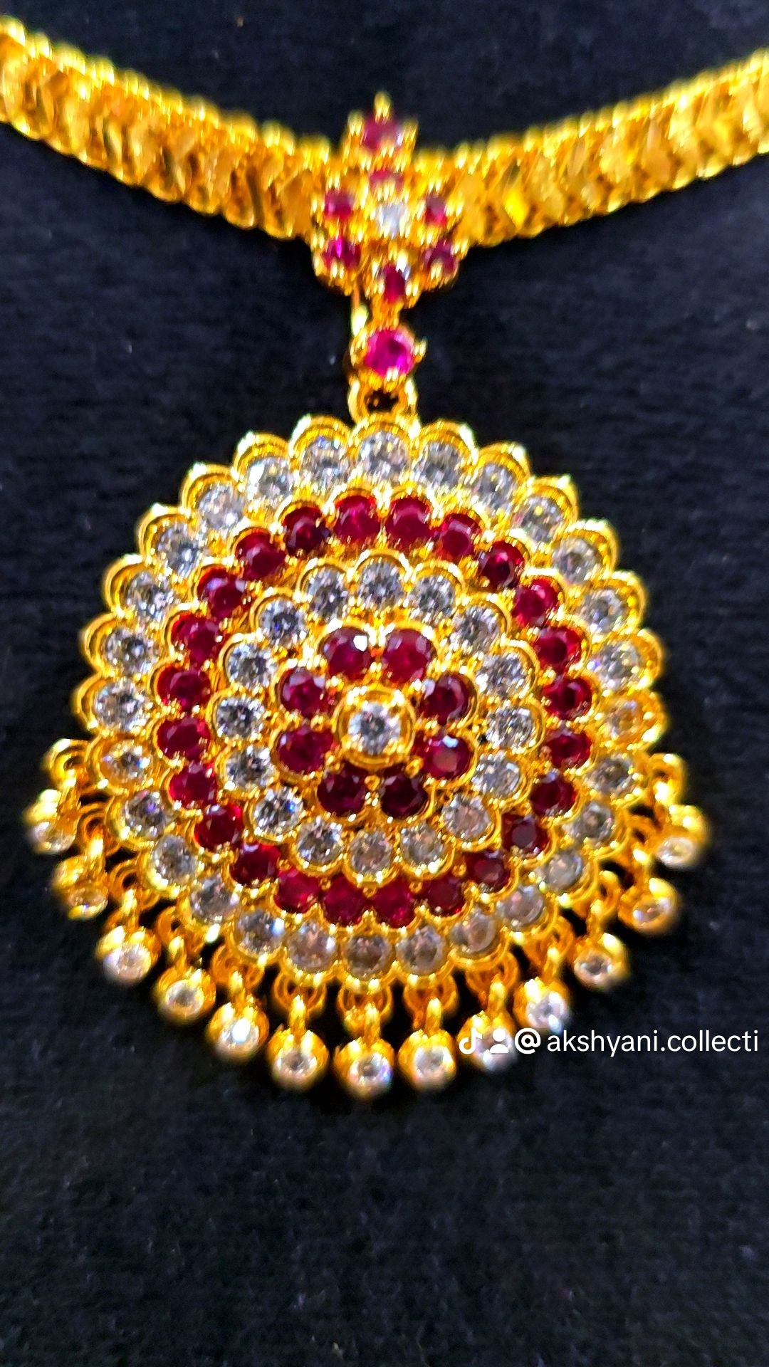 Diamontele cut chain with mossanite stones red and white aatil.Not 916. Code 909