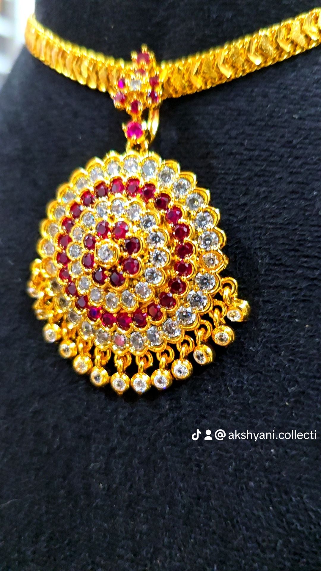 Diamontele cut chain with mossanite stones red and white aatil.Not 916. Code 909