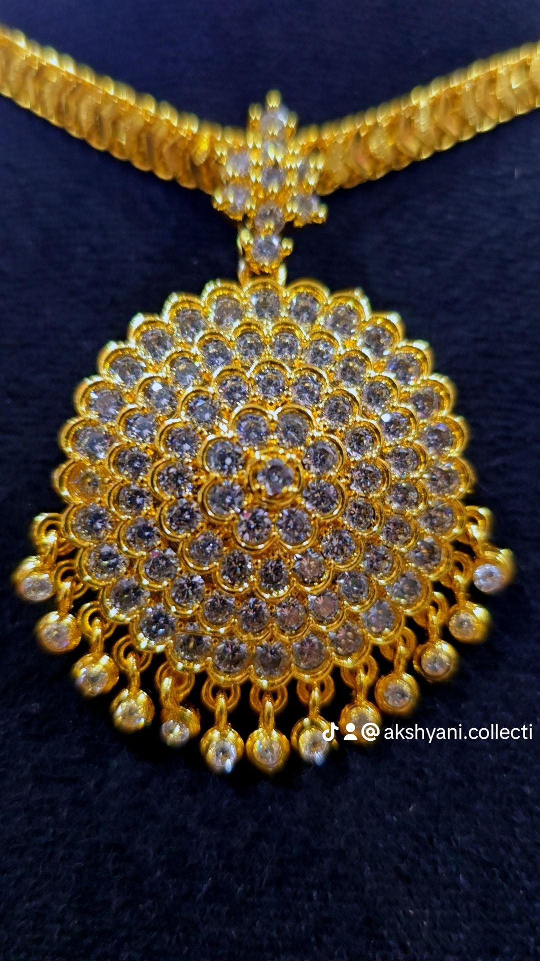 Diamontele cut chain with removable round white mossanite stones. NOT 916 GOLD. Code 033