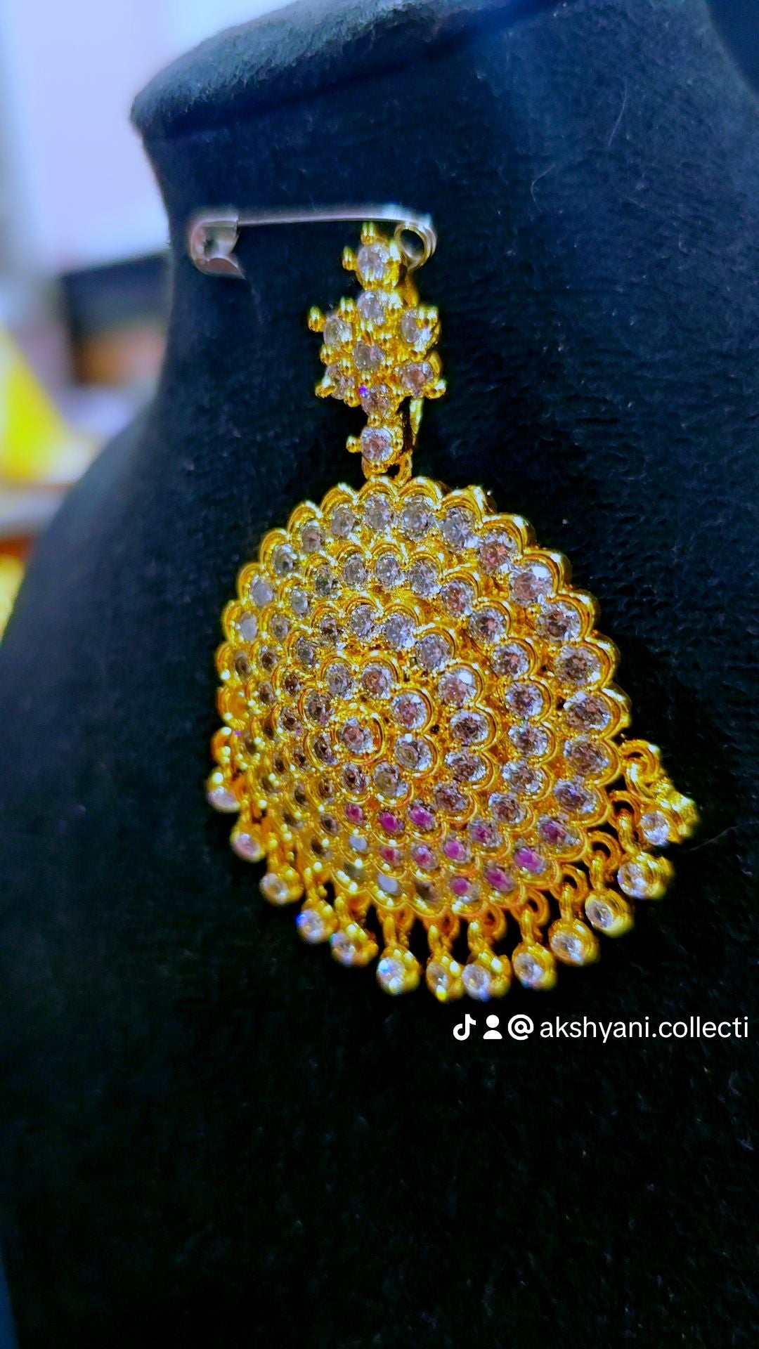 White mossanite stones aatil.Not 916 gold.Code 842