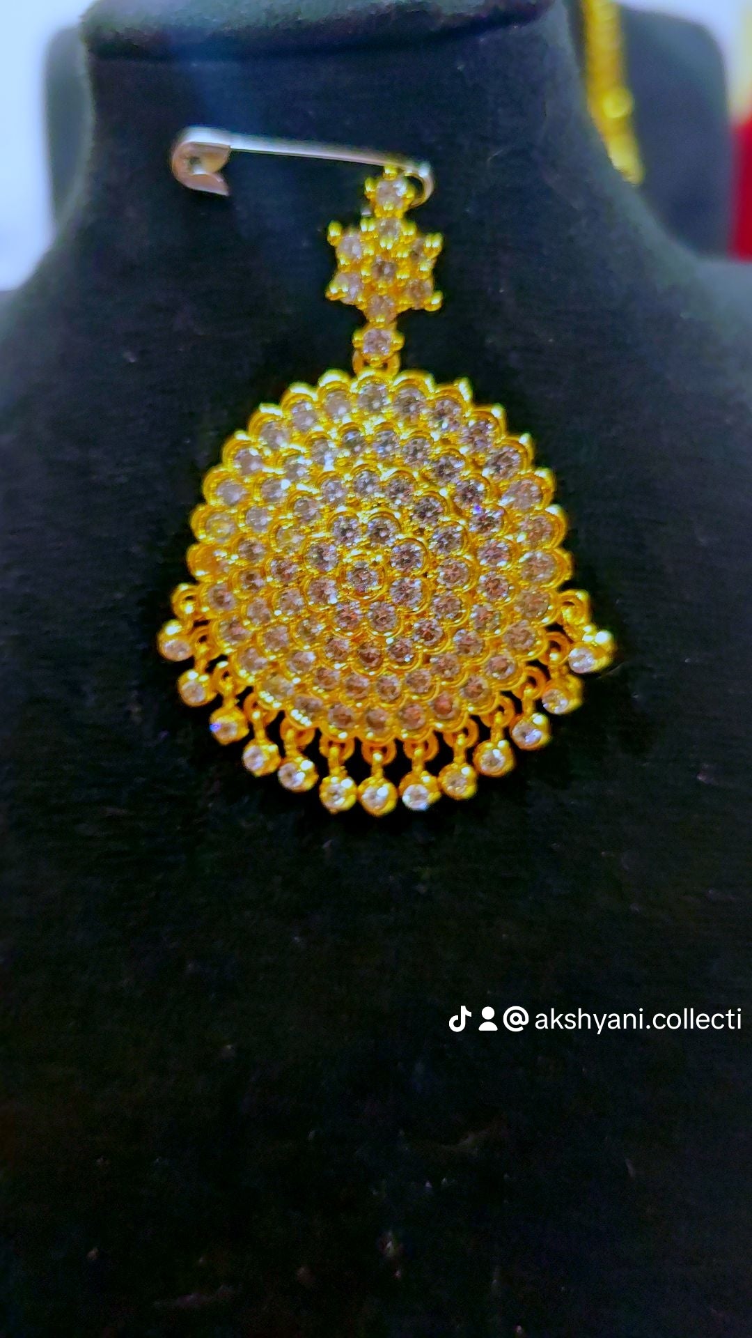 White mossanite stones aatil.Not 916 gold.Code 842