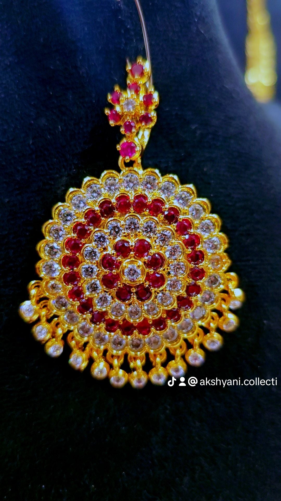 1.5 inch mossanite stones 1.5 inch length aatil .Not 916 gold.Code 880