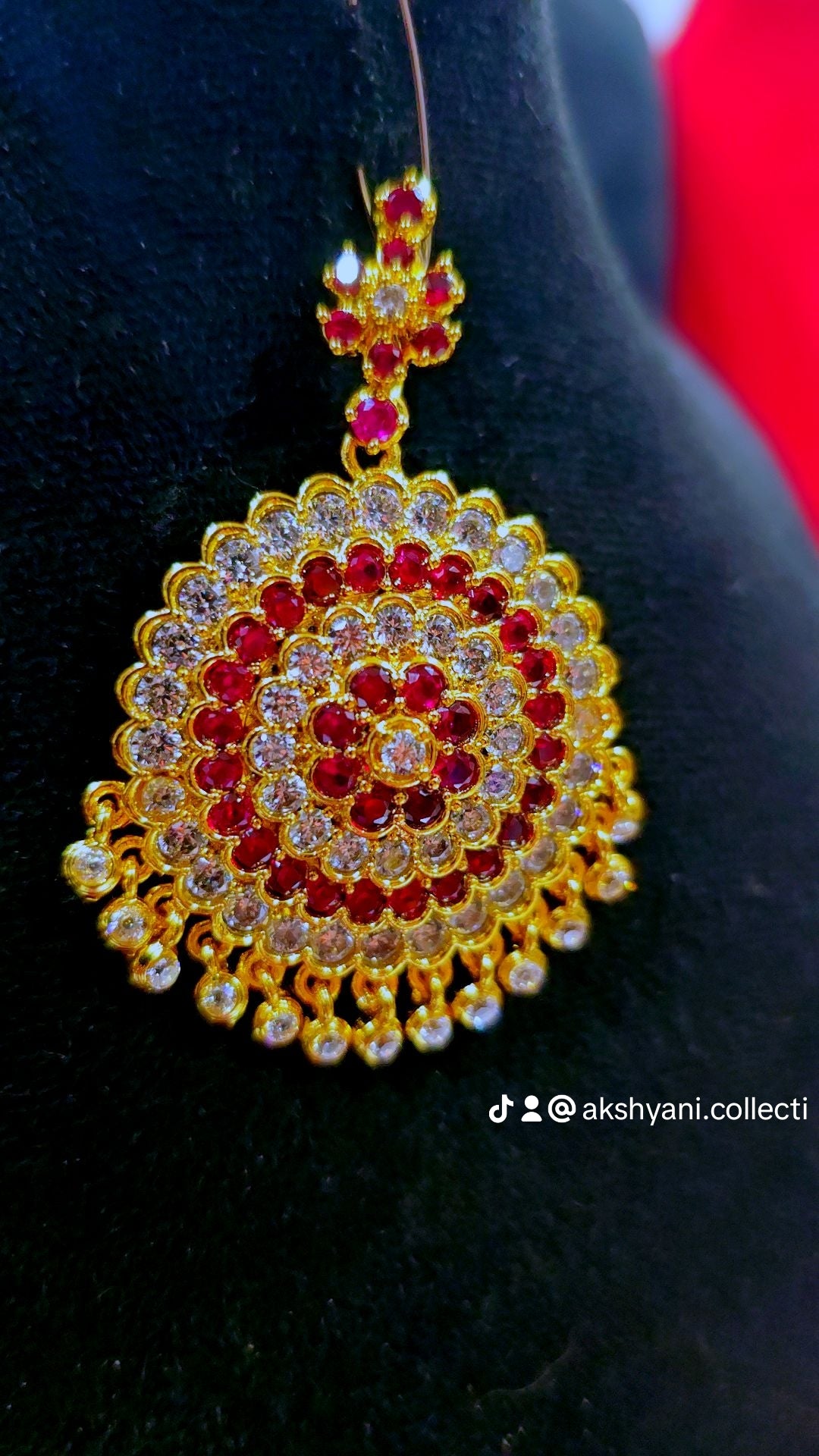1.5 inch mossanite stones 1.5 inch length aatil .Not 916 gold.Code 880