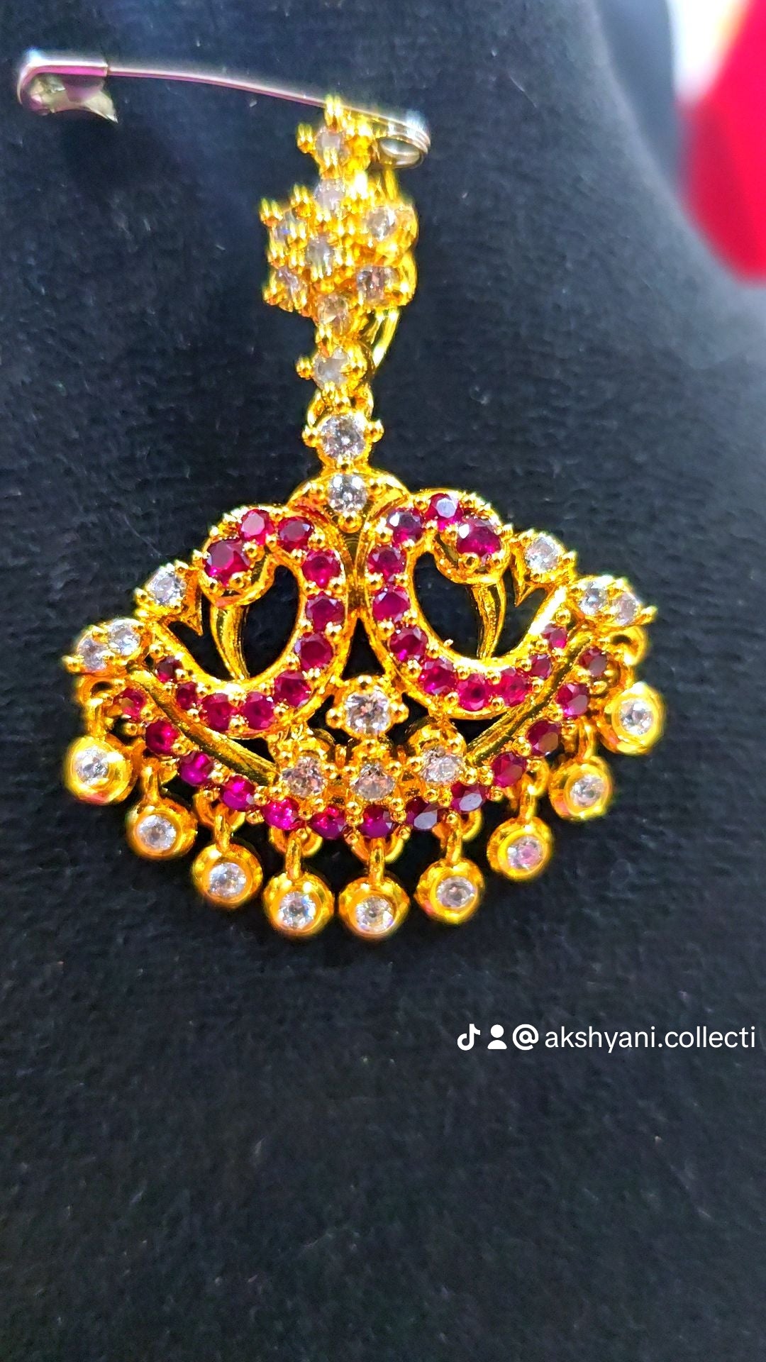 White red ruby cut peacock aatll. Not 916 gold. Code 668