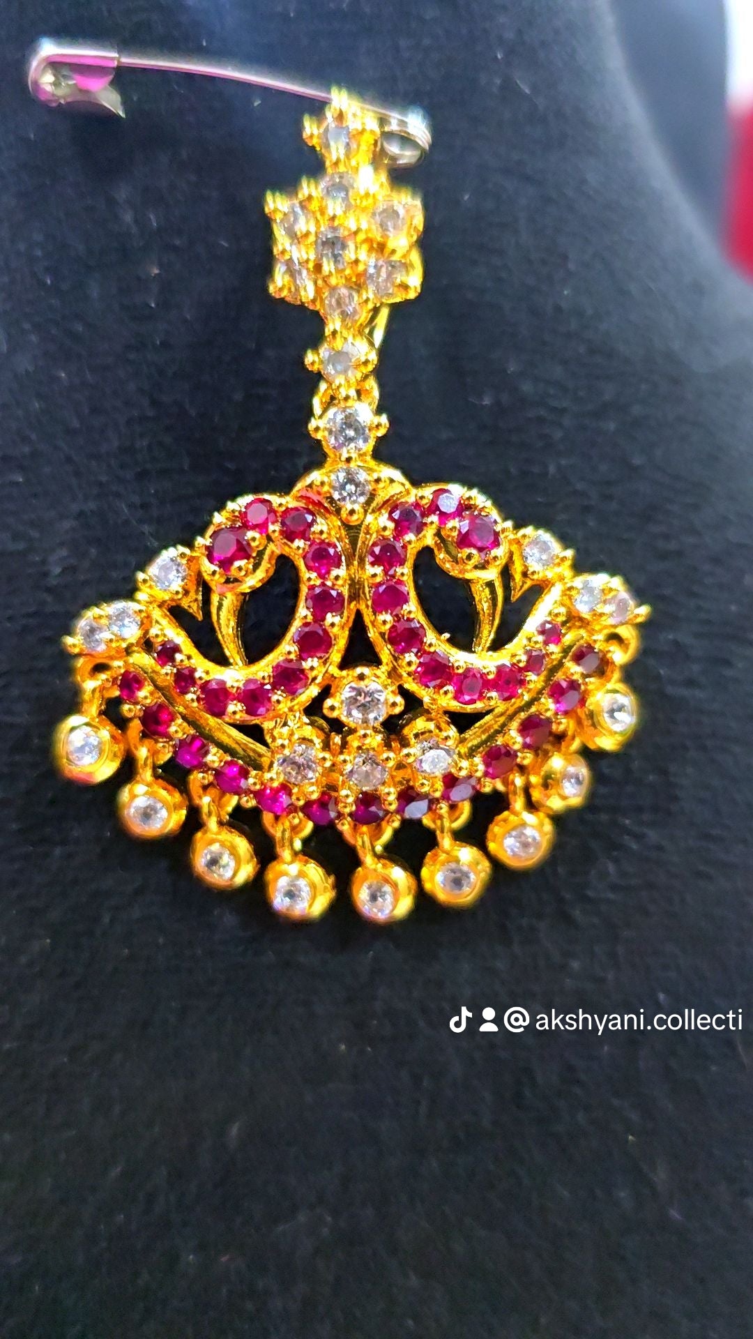 White red ruby cut peacock aatll. Not 916 gold. Code 668