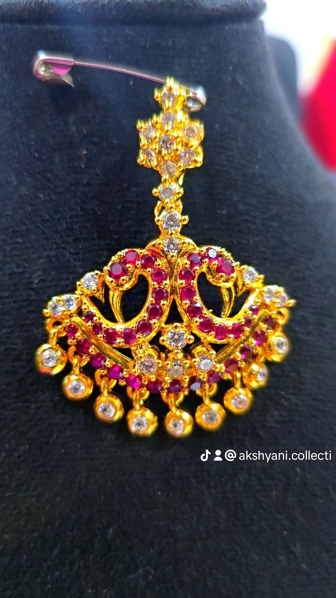 White red ruby cut peacock aatll. Not 916 gold. Code 668