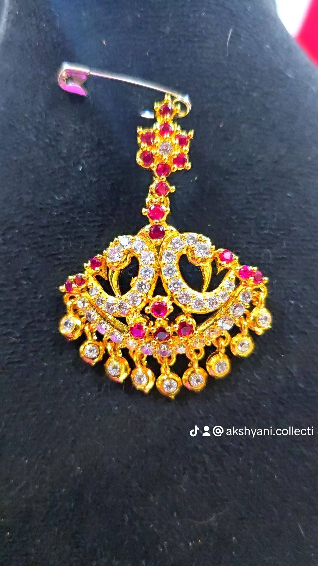Ruby red & white peacock pendent. Not 916 gold. Code 887