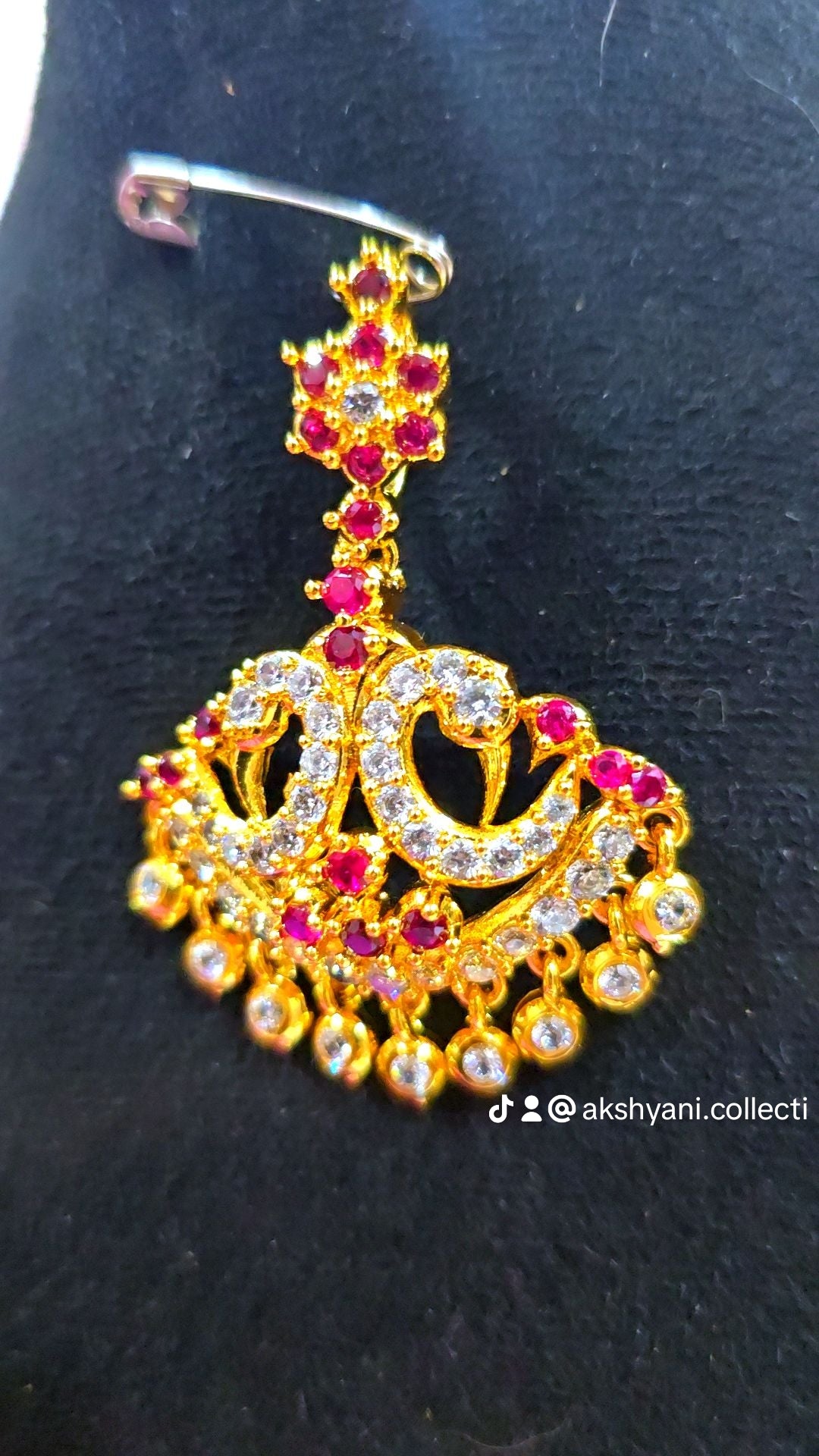 Ruby red & white peacock pendent. Not 916 gold. Code 887
