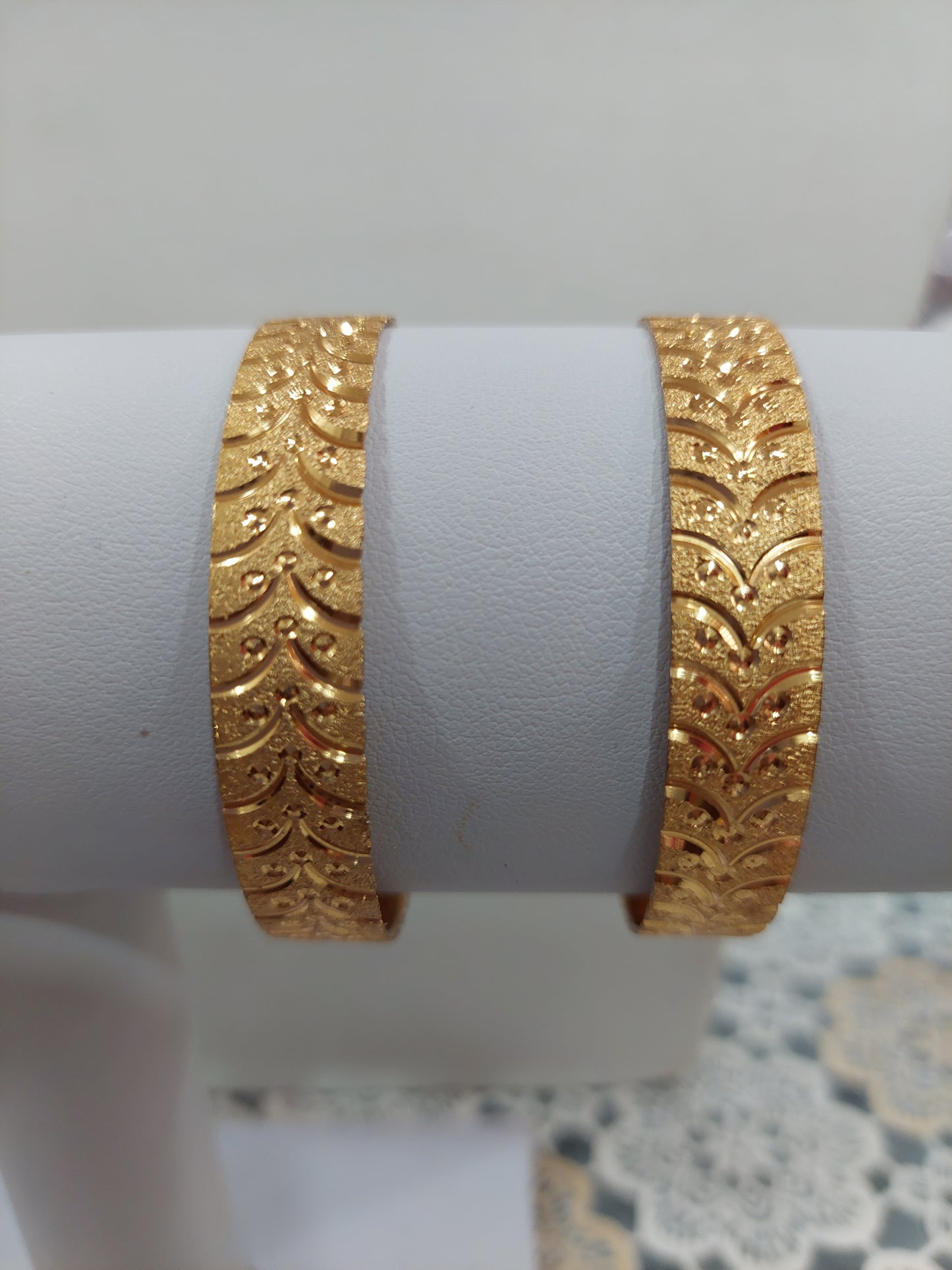 Cz cut todi ( bangle design not 916 gold) code 665r