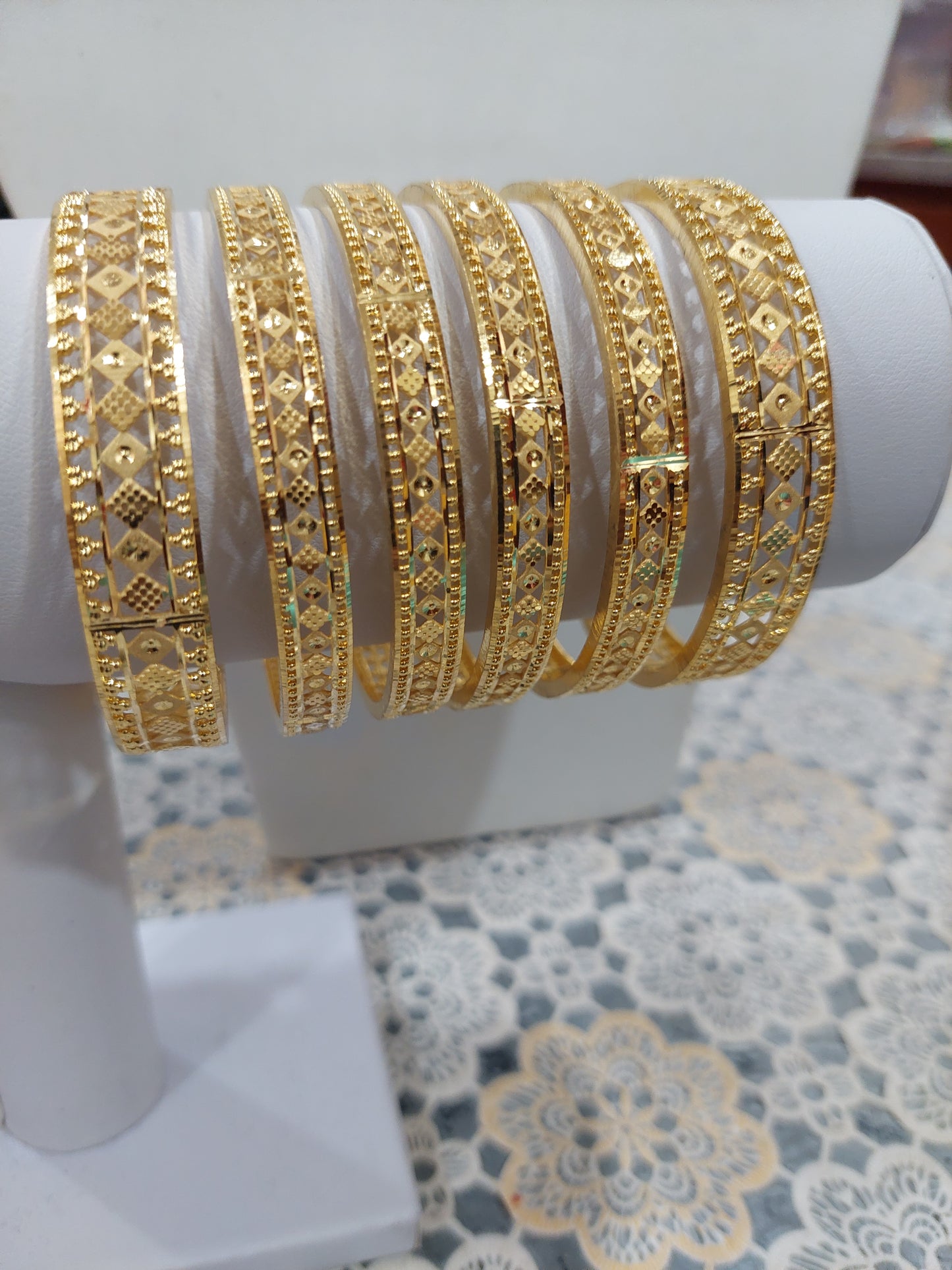 6 piece bangles not 916 gold. Code 2943