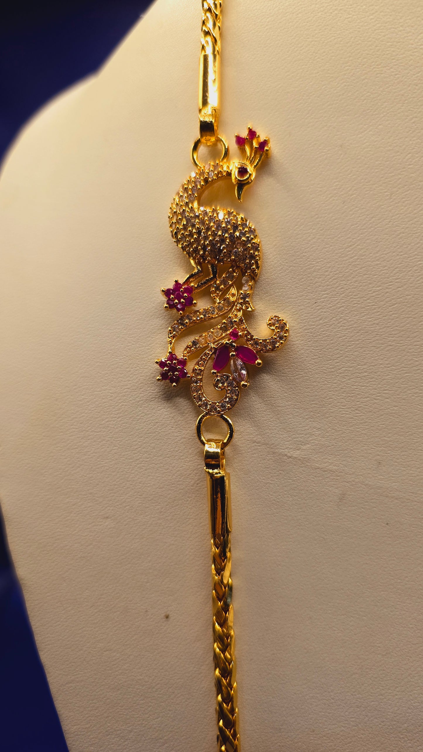 1 layer mugappu chain. 30 inches .6 pawn thickness. Function wear. Code 9865
