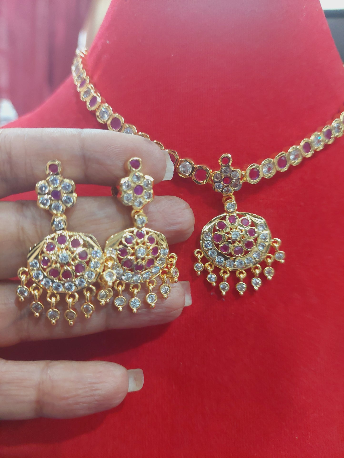 Star cut traditional necklace set with earrings. Not 916 gold. Indian screw. Behind chain