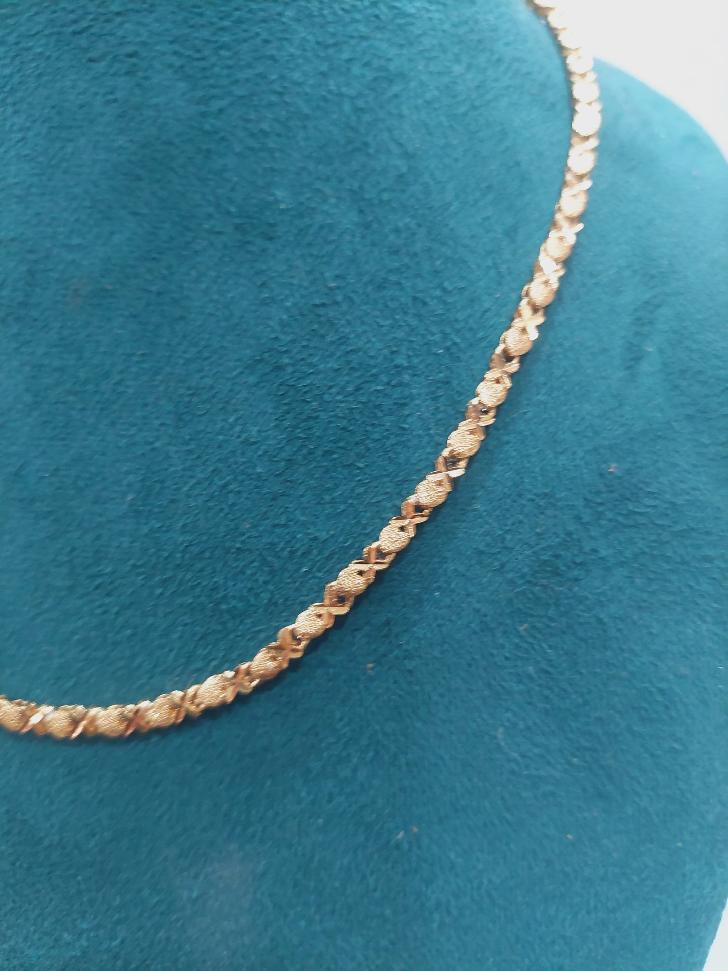 Code 662A . 18 inches simple daily wear type of chain. ( cannot shower with soap)