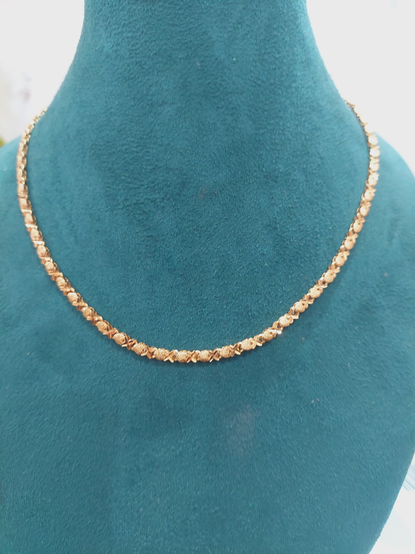 Code 662A . 18 inches simple daily wear type of chain. ( cannot shower with soap)