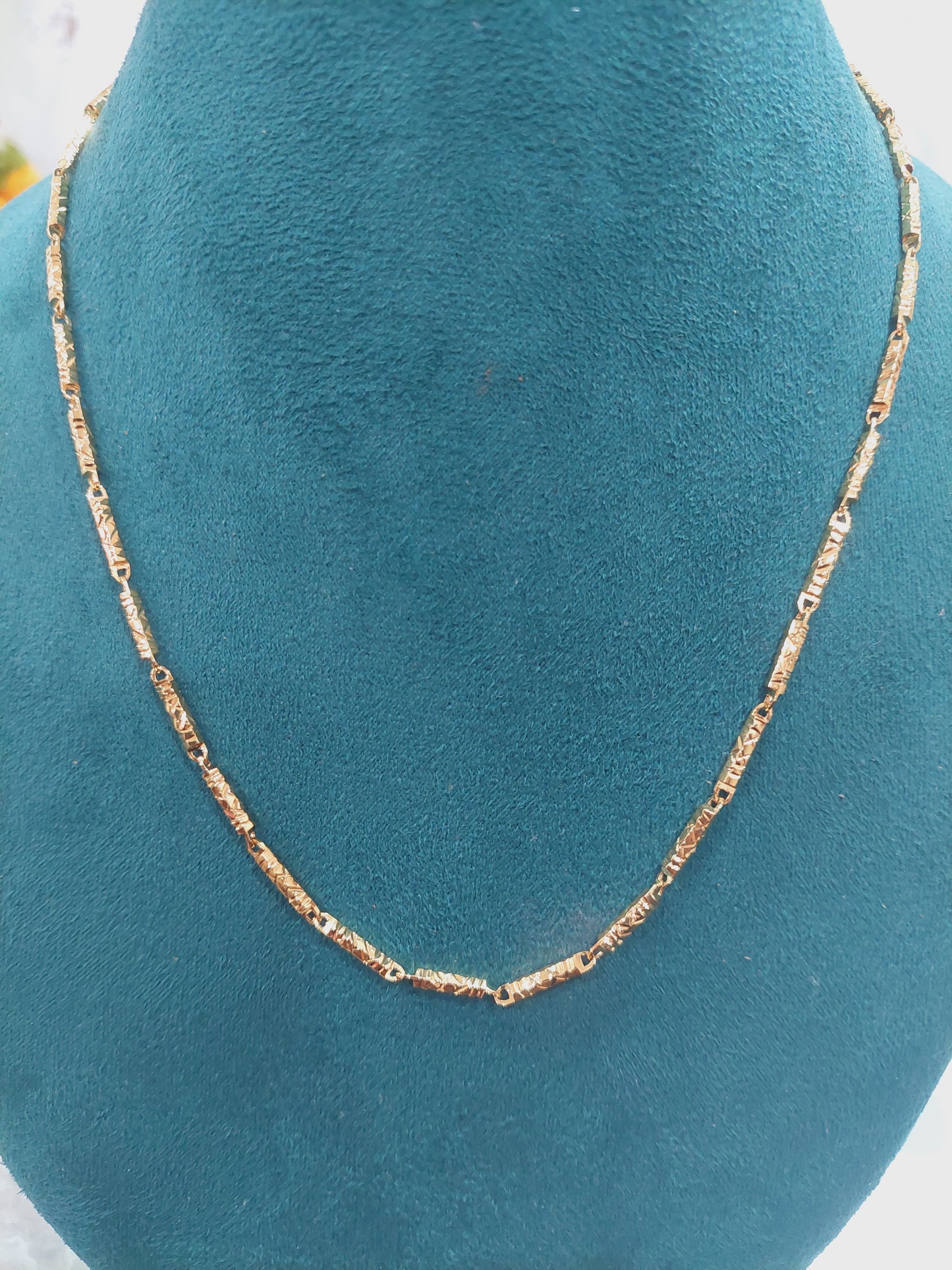Function wear type of chain. Glass cz cut 0.3mm thickness. Not 916 gold. ( not daily wear)