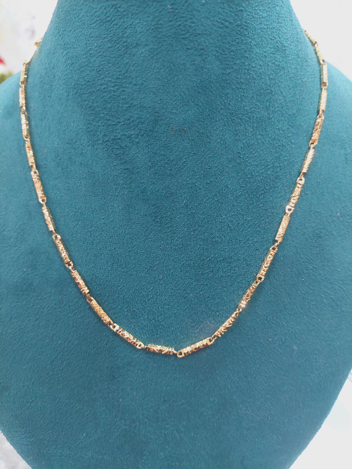 Function wear type of chain. Glass cz cut 0.3mm thickness. Not 916 gold. ( not daily wear)