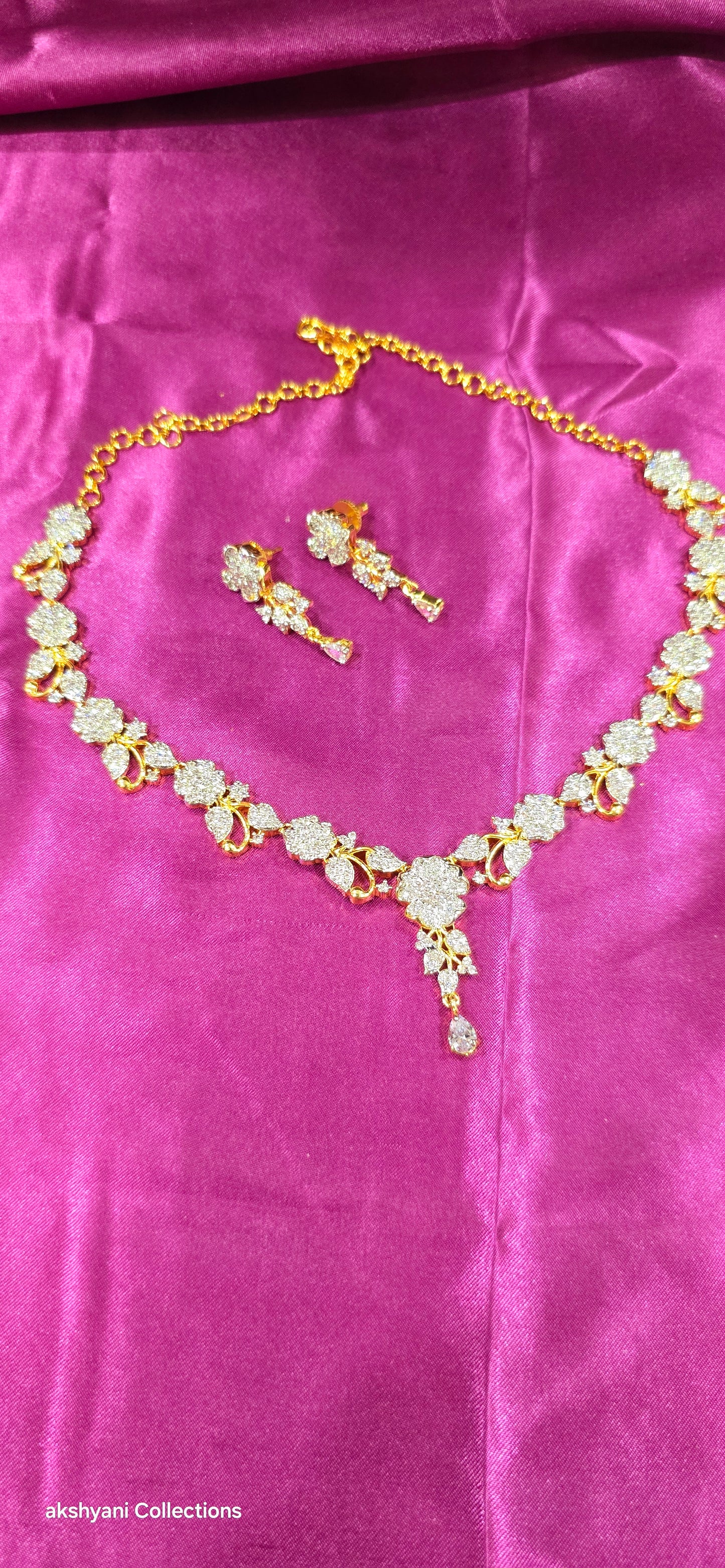 Flower replica mossanite necklace. Functionwear