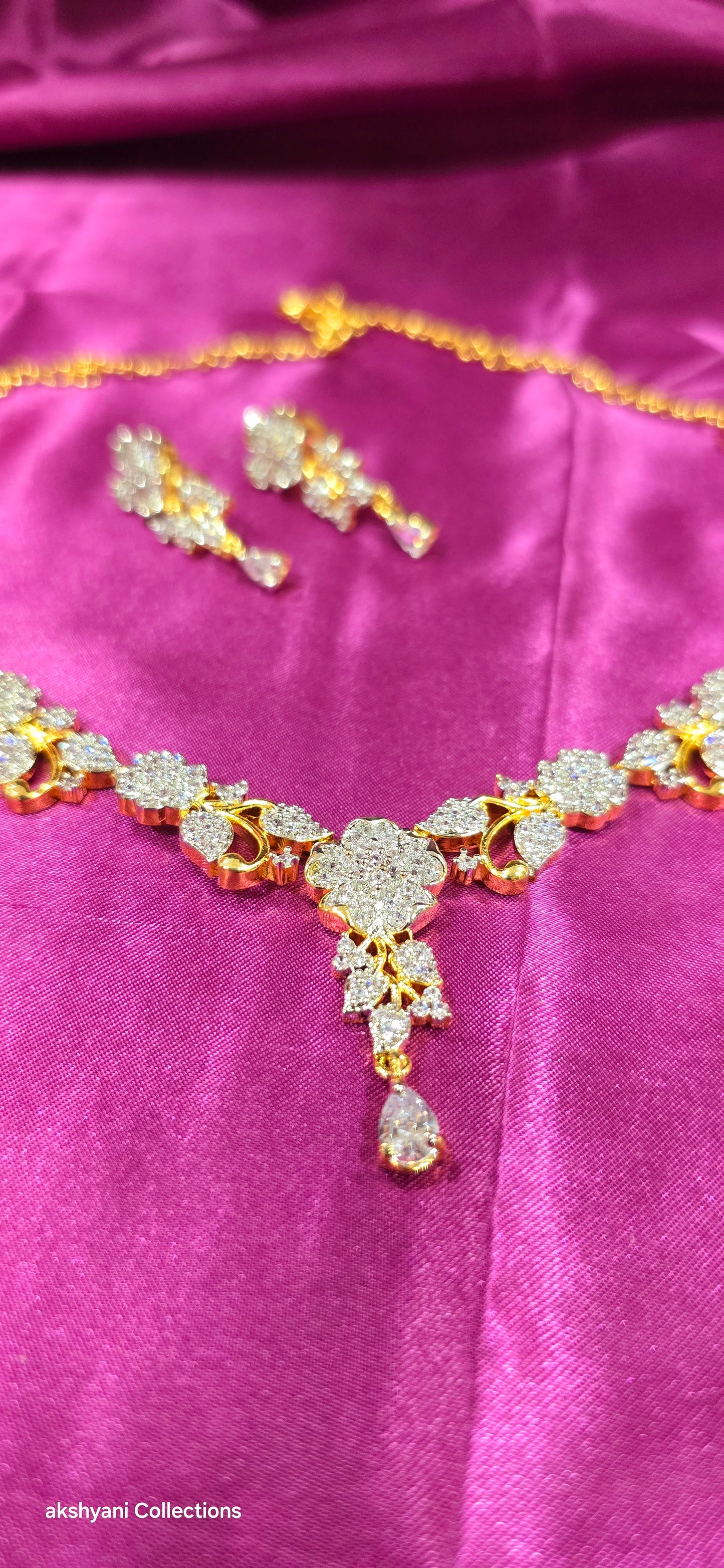 Flower replica mossanite necklace. Functionwear