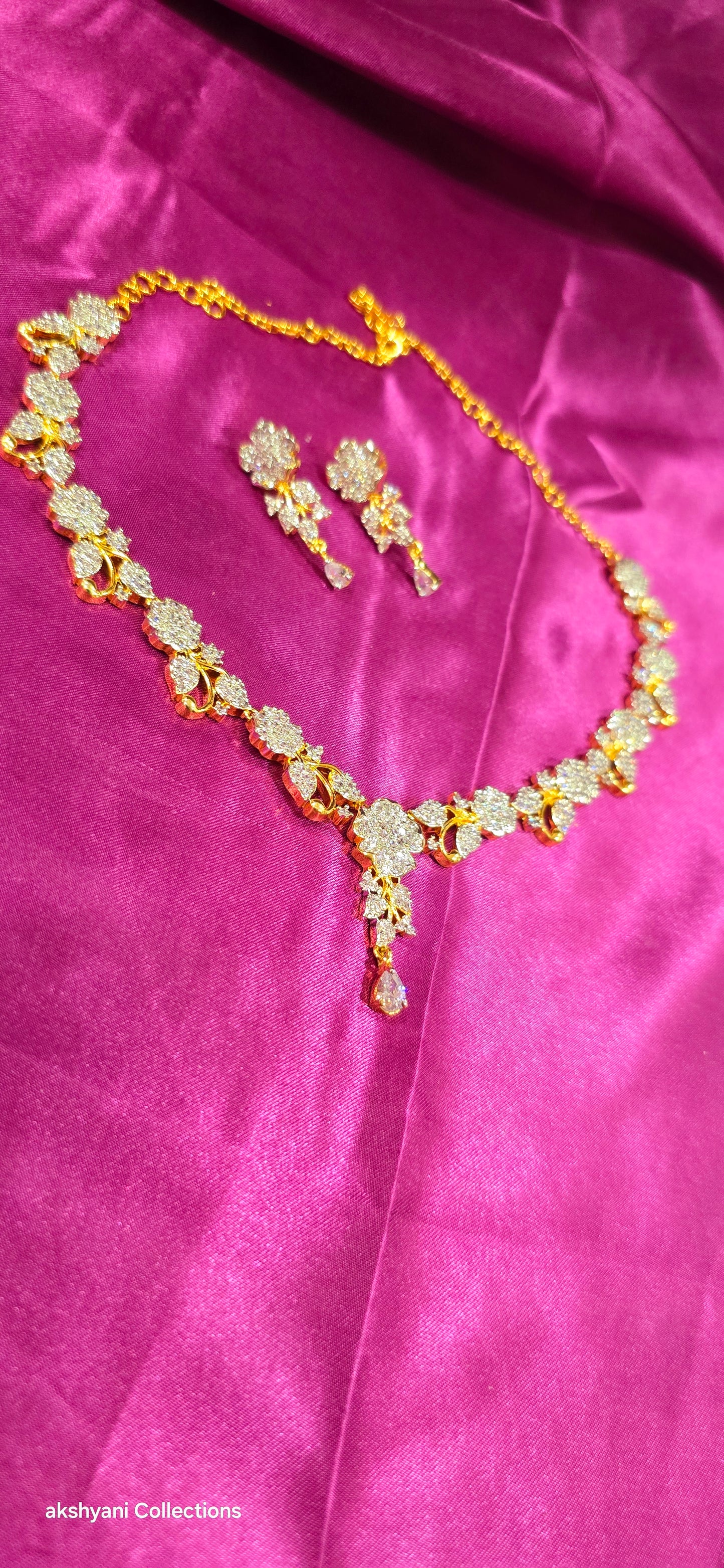 Flower replica mossanite necklace. Functionwear