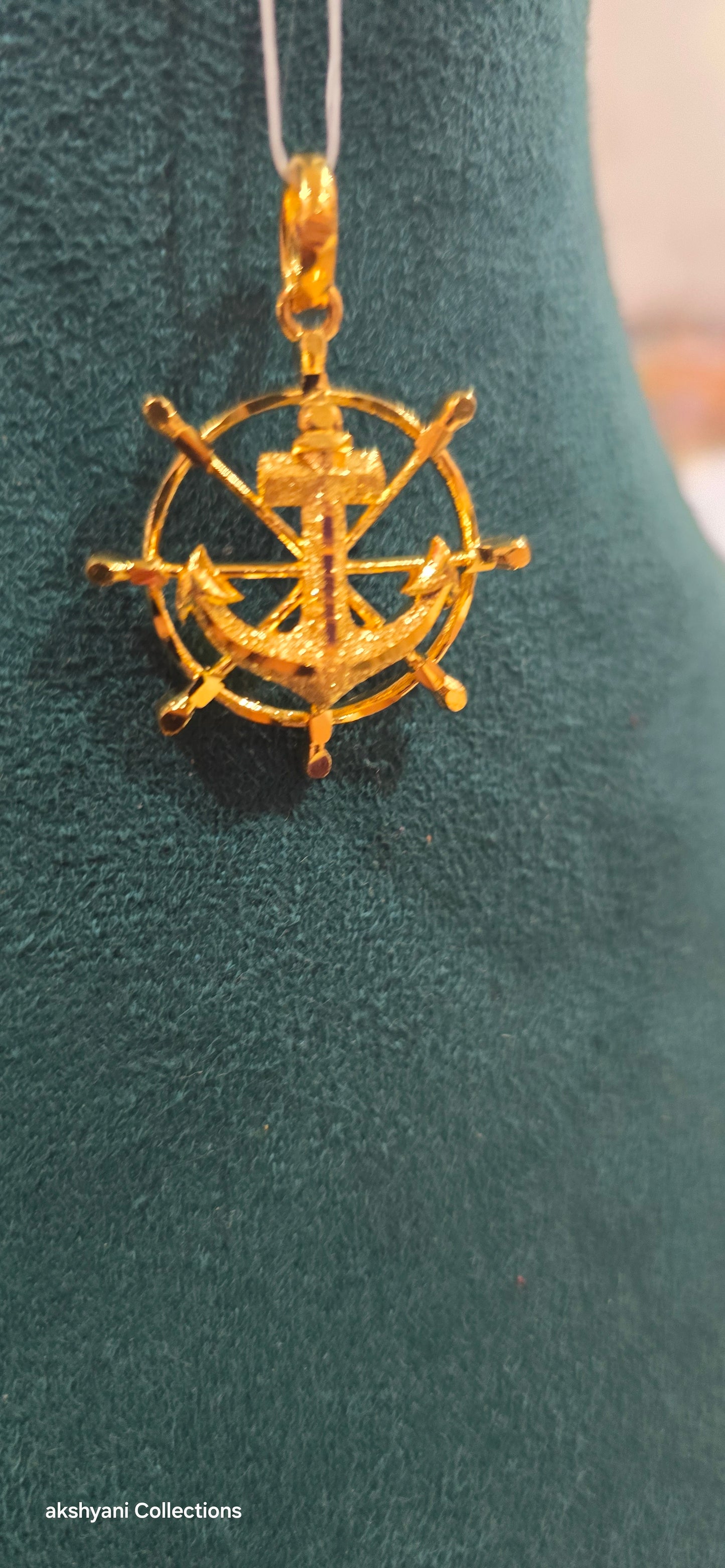 Anchor locket .Not 916 gold. Size 1.3 inches