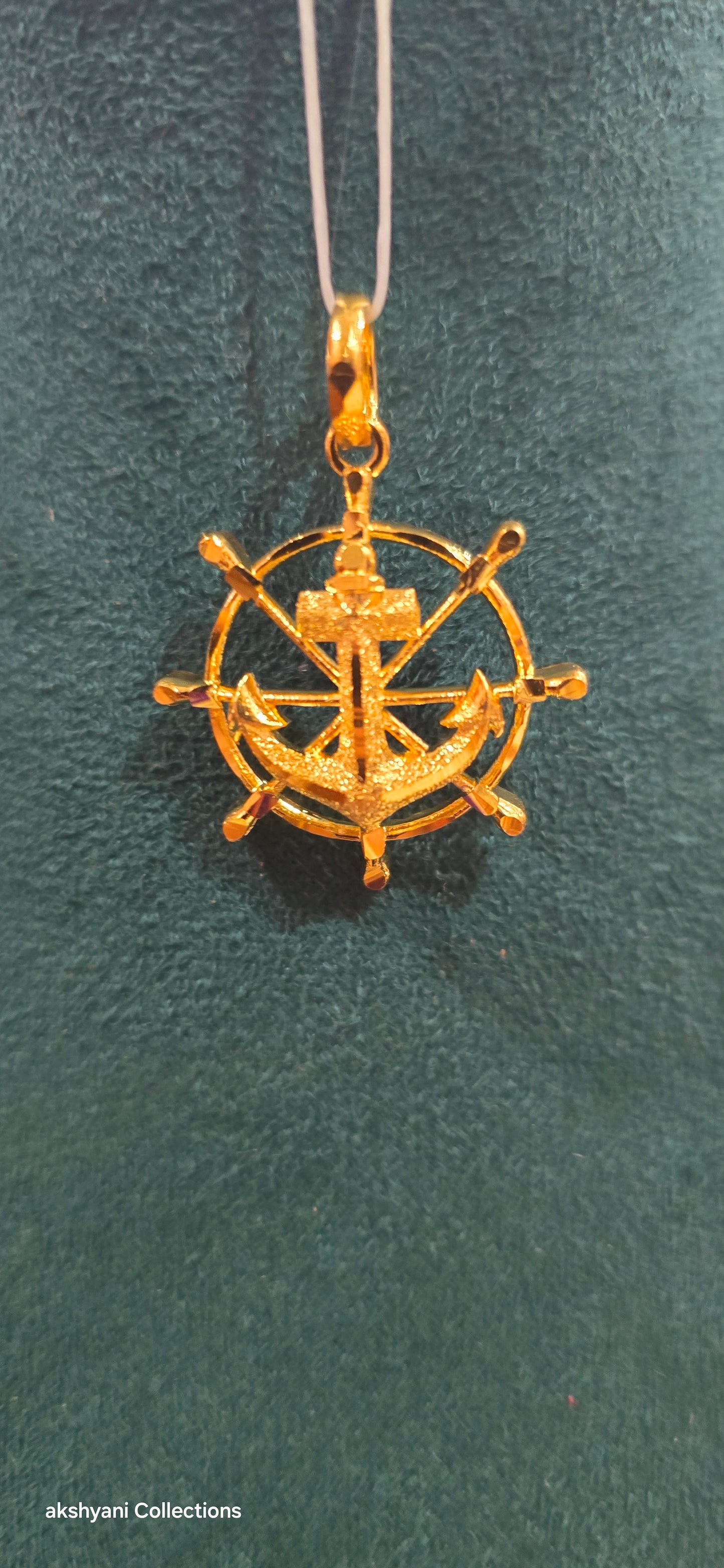 Anchor locket .Not 916 gold. Size 1.3 inches