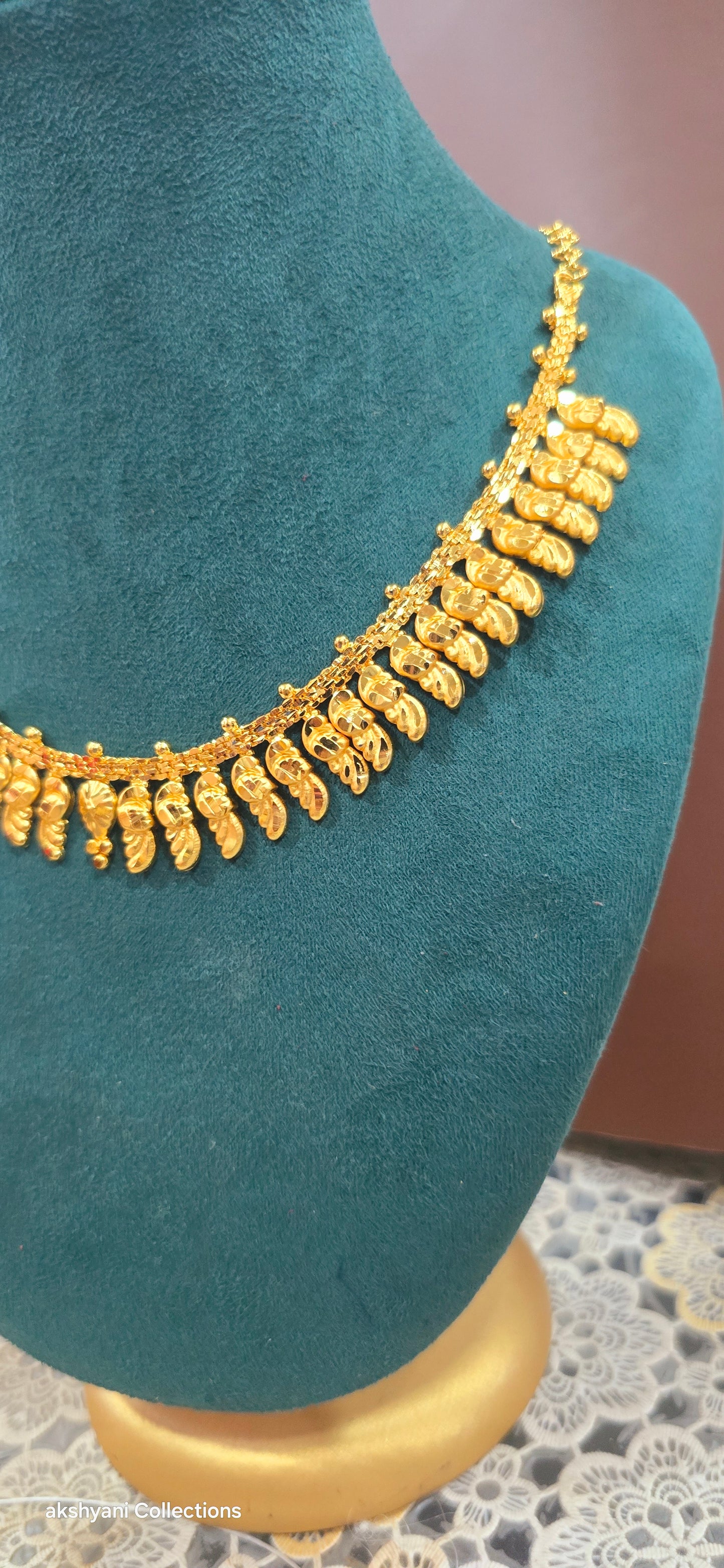 Mango wonder short necklace .Not 916 gold. Code 890