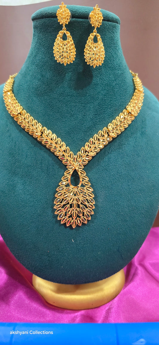 Functionwear bombay cut design with pair of earrings. A beautifully encrafted piece