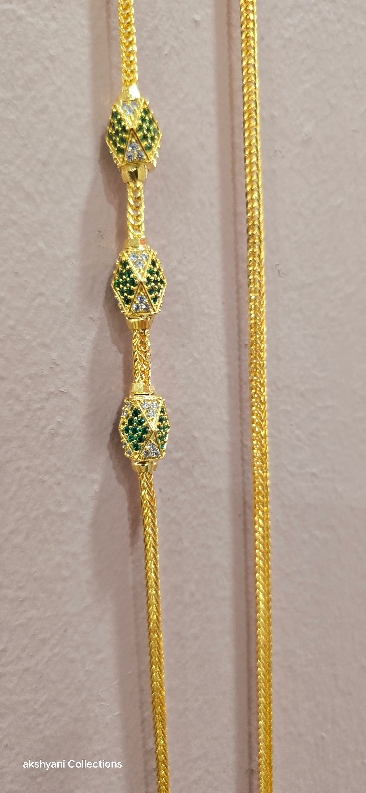 Function wear thalikodi with 3 inches extension. Green octagon shape brooch with mossanite stones embedded with brilliance