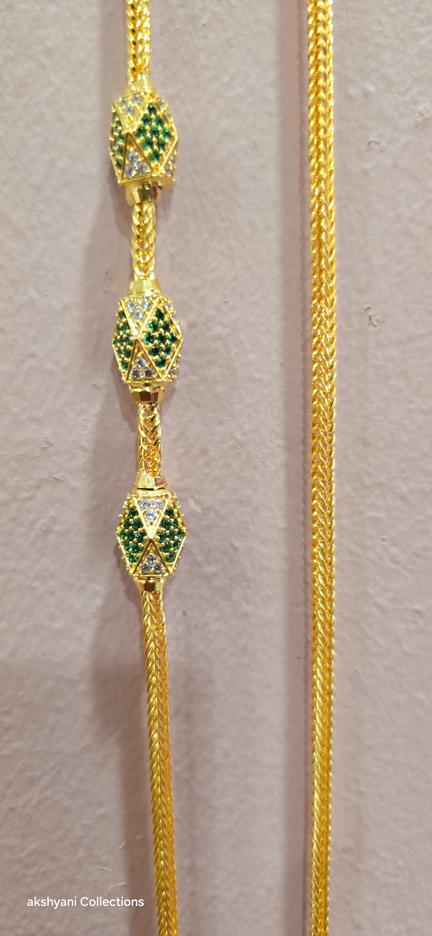 Function wear thalikodi with 3 inches extension. Green octagon shape brooch with mossanite stones embedded with brilliance