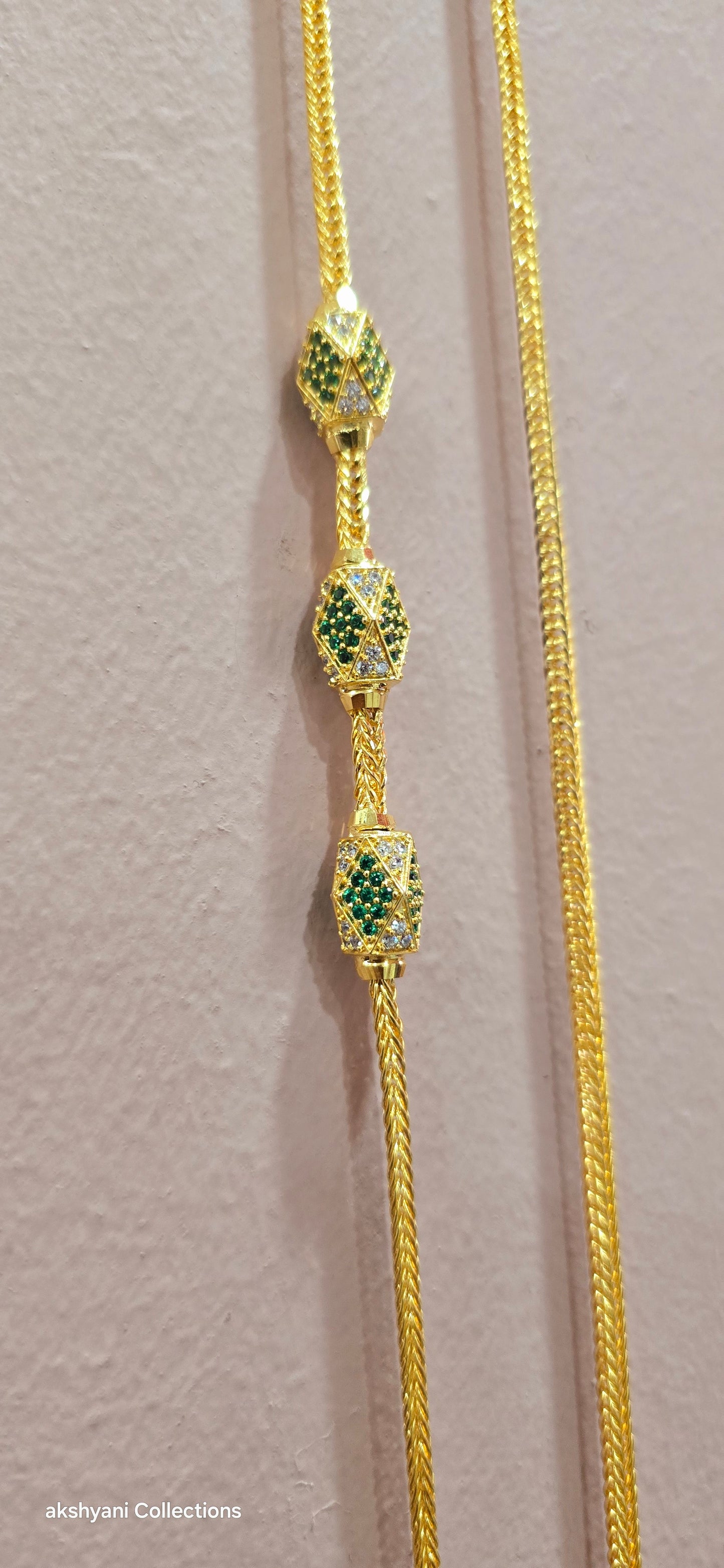 Function wear thalikodi with 3 inches extension. Green octagon shape brooch with mossanite stones embedded with brilliance