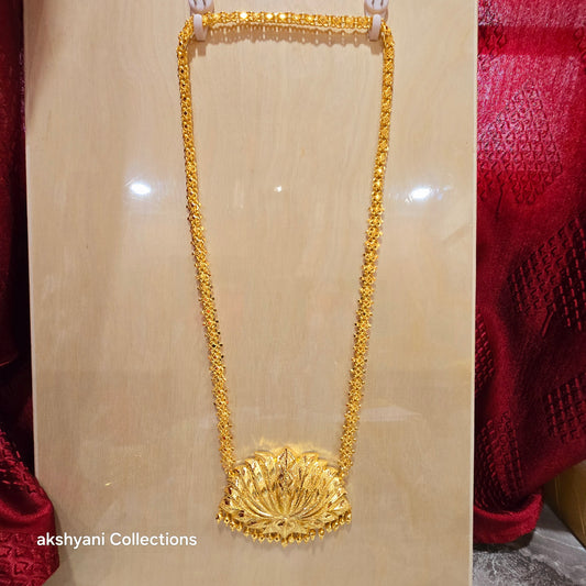 1 layer full gold ( not 916 ) lotus thamarai maalai. A product ✨️ of Singapore. Code 9765U