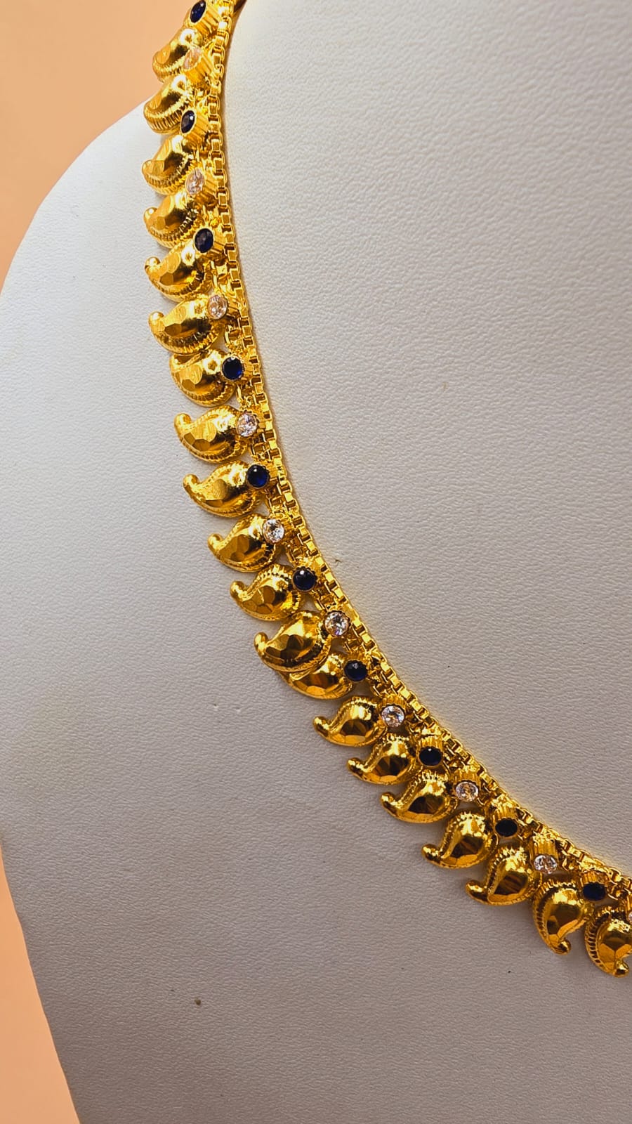 18 inches navy blue with white stones. Mango chain. Code 047T