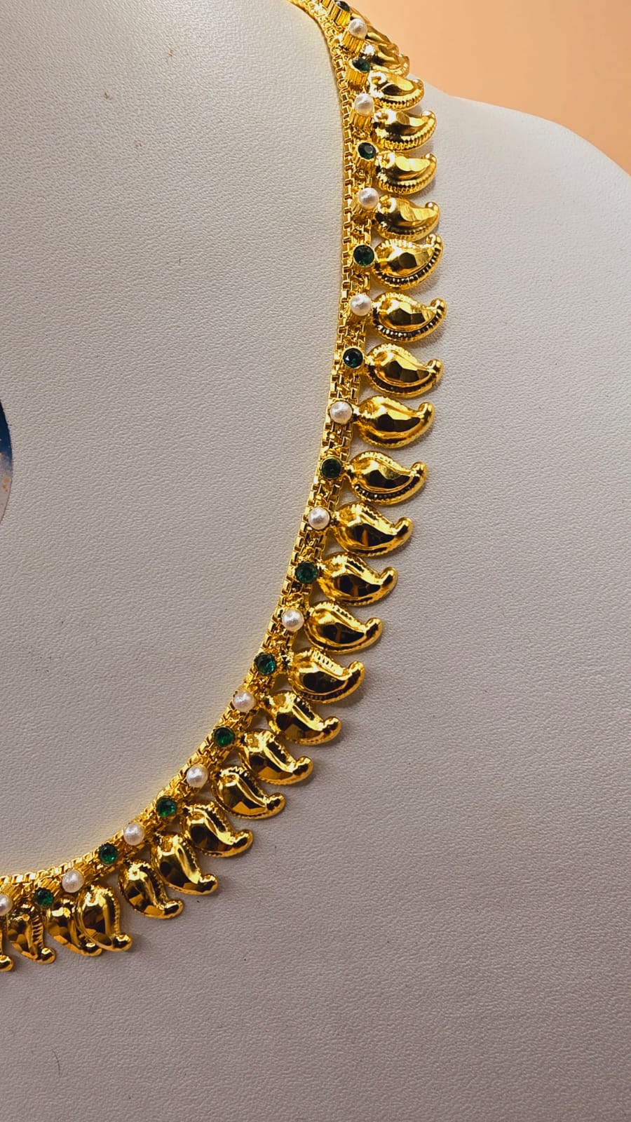 Green and white pearls mango chain. Code 43T