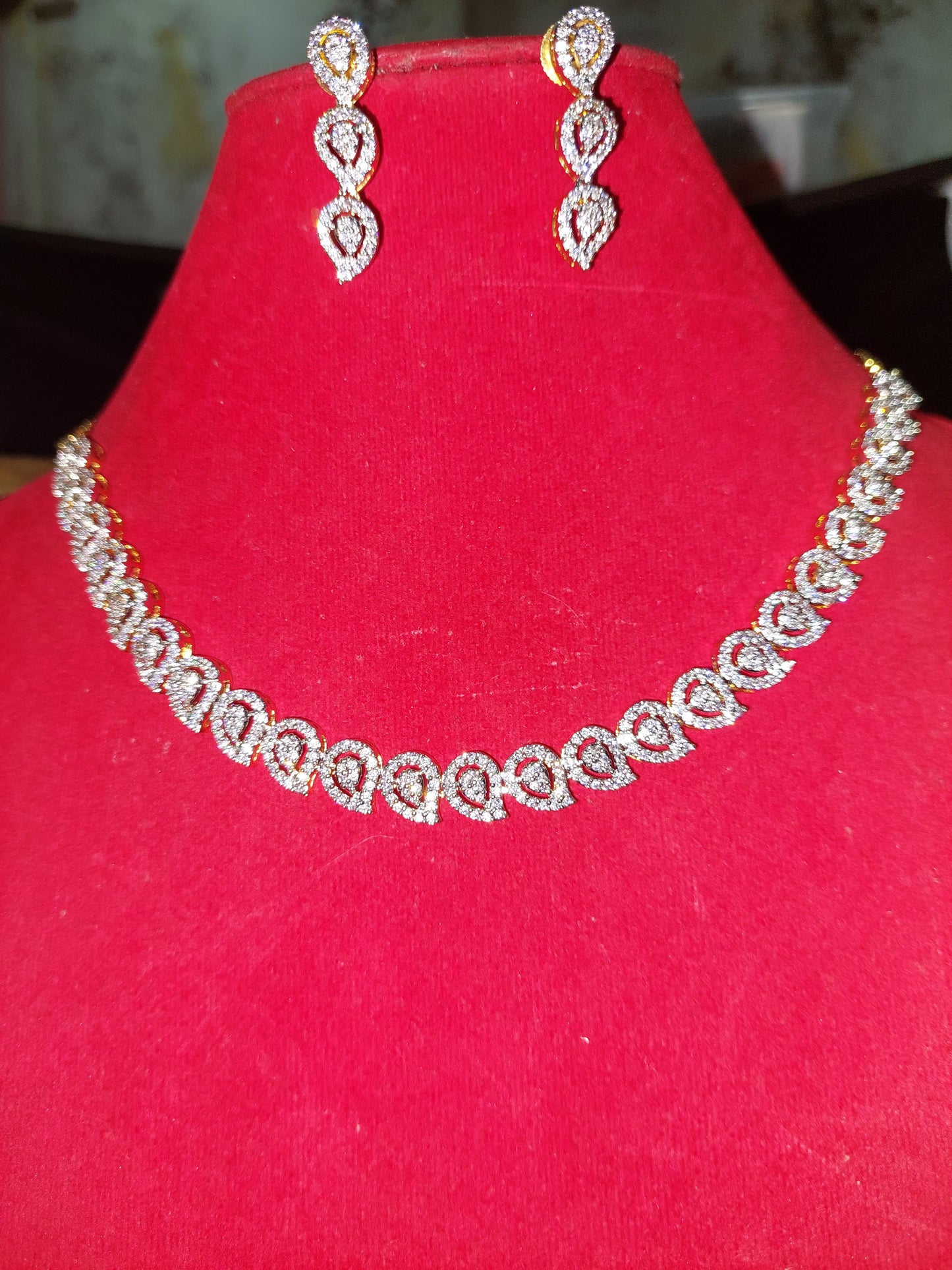 A star mango cut mossanite stone diamond cut replica necklace.