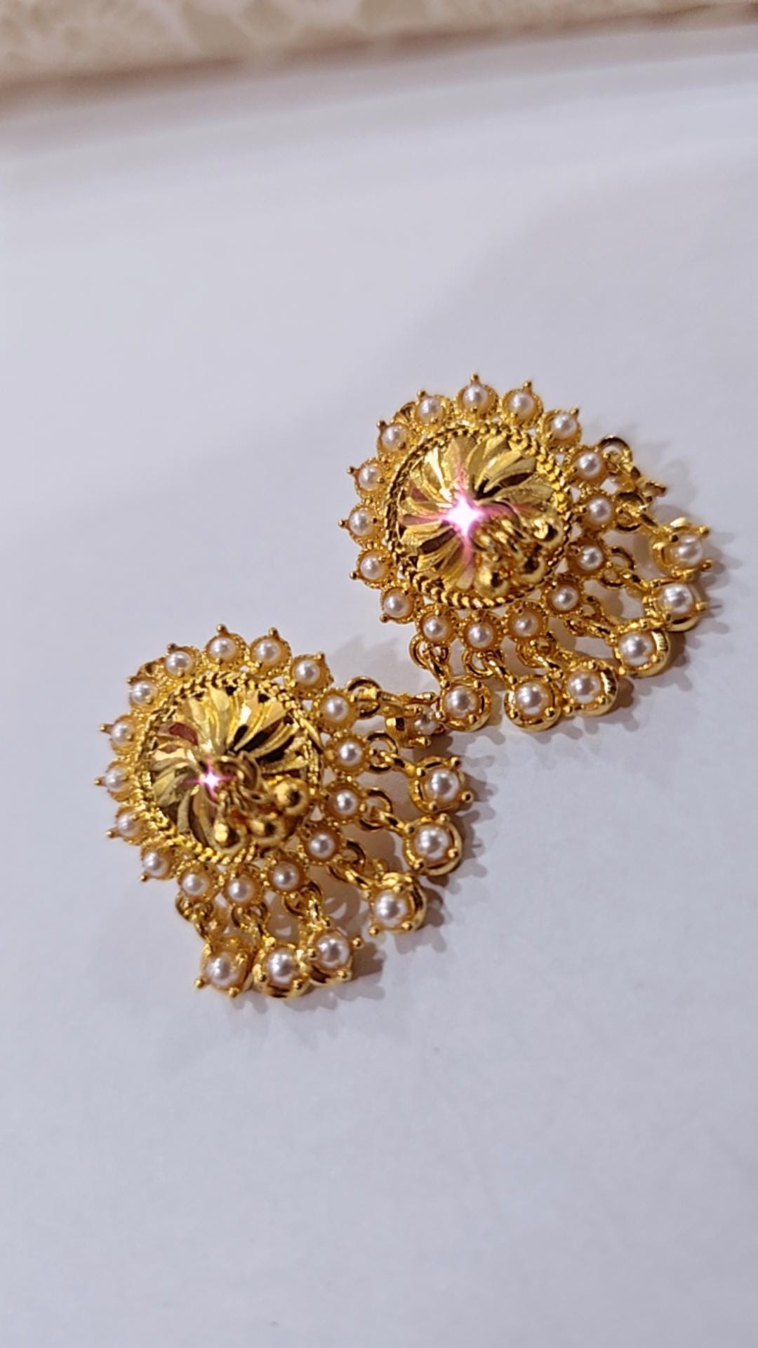 Pearl thenkudu earrings. Not suitable for daily usage. Not 916 gold .