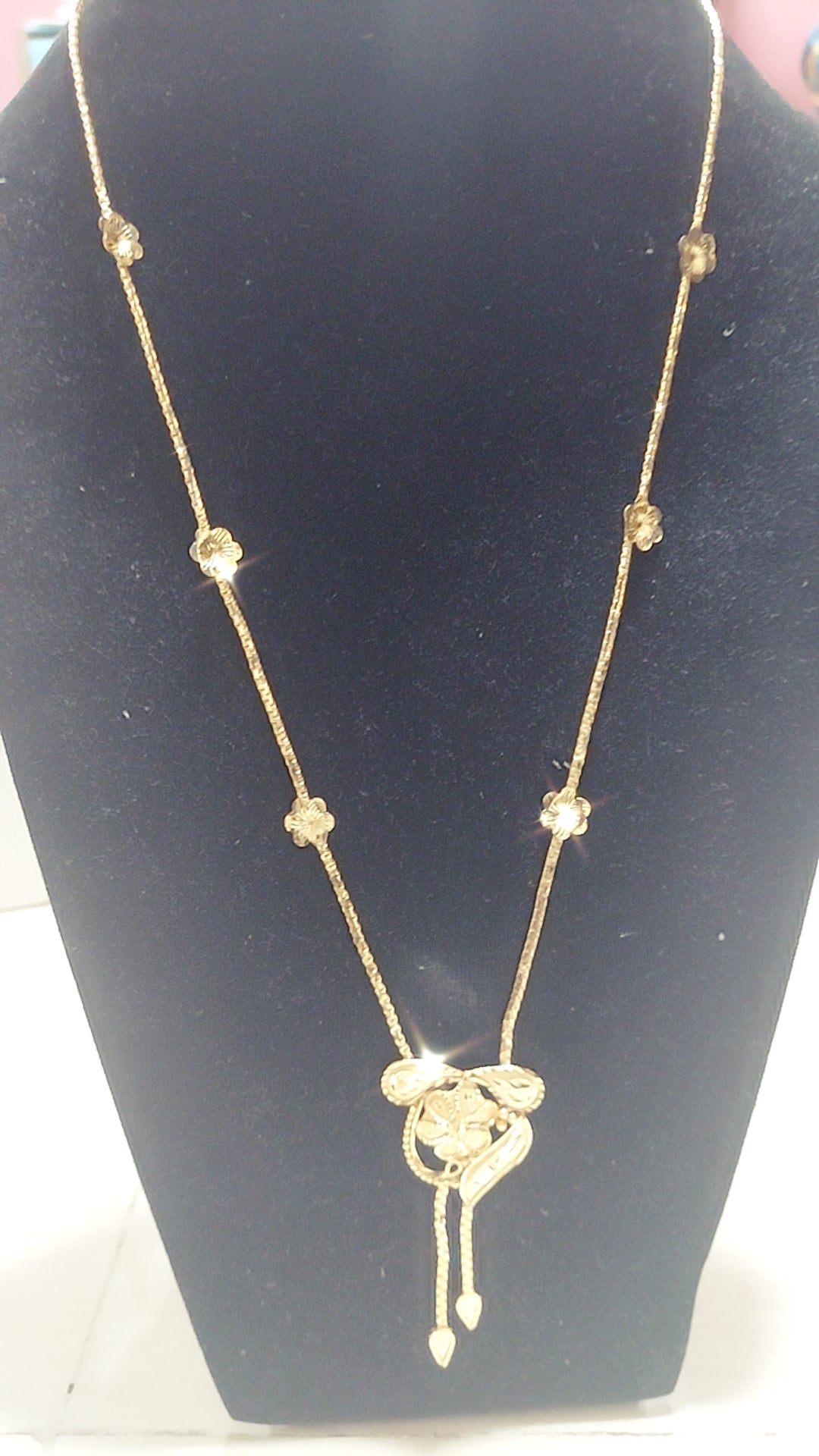 An enchanting flower chain