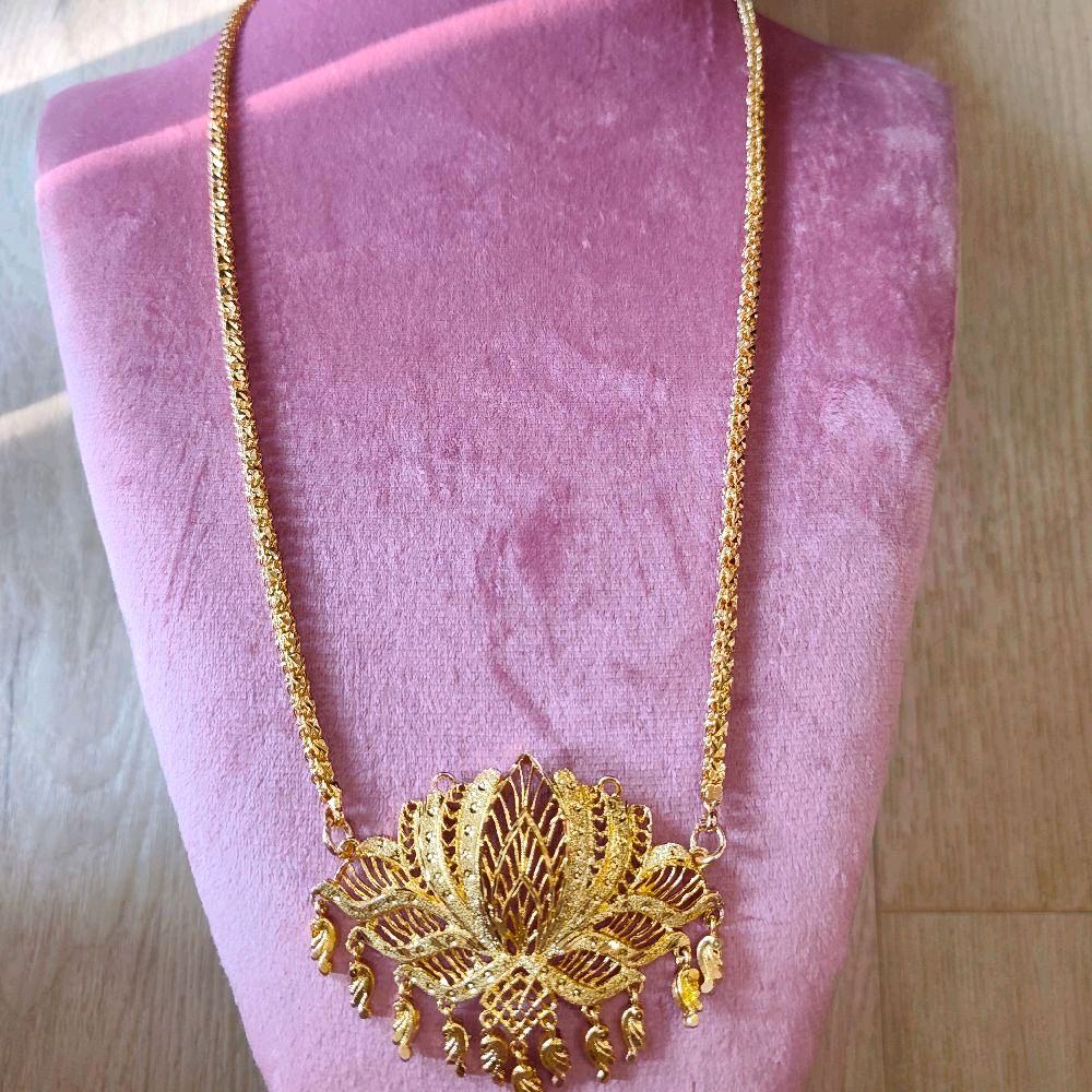 28 inches functionwear lotus cut maalai. Not 916 gold. M090