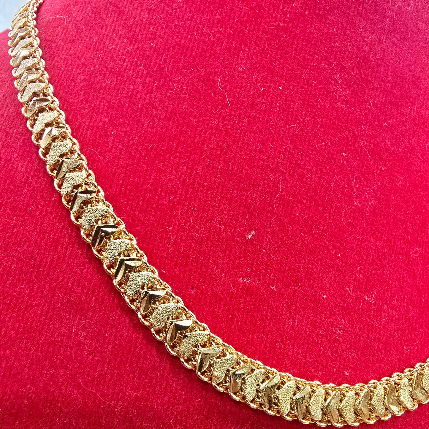 Diamond cut chain. Functionwear type of jewellery. NOT 916 GOLD.