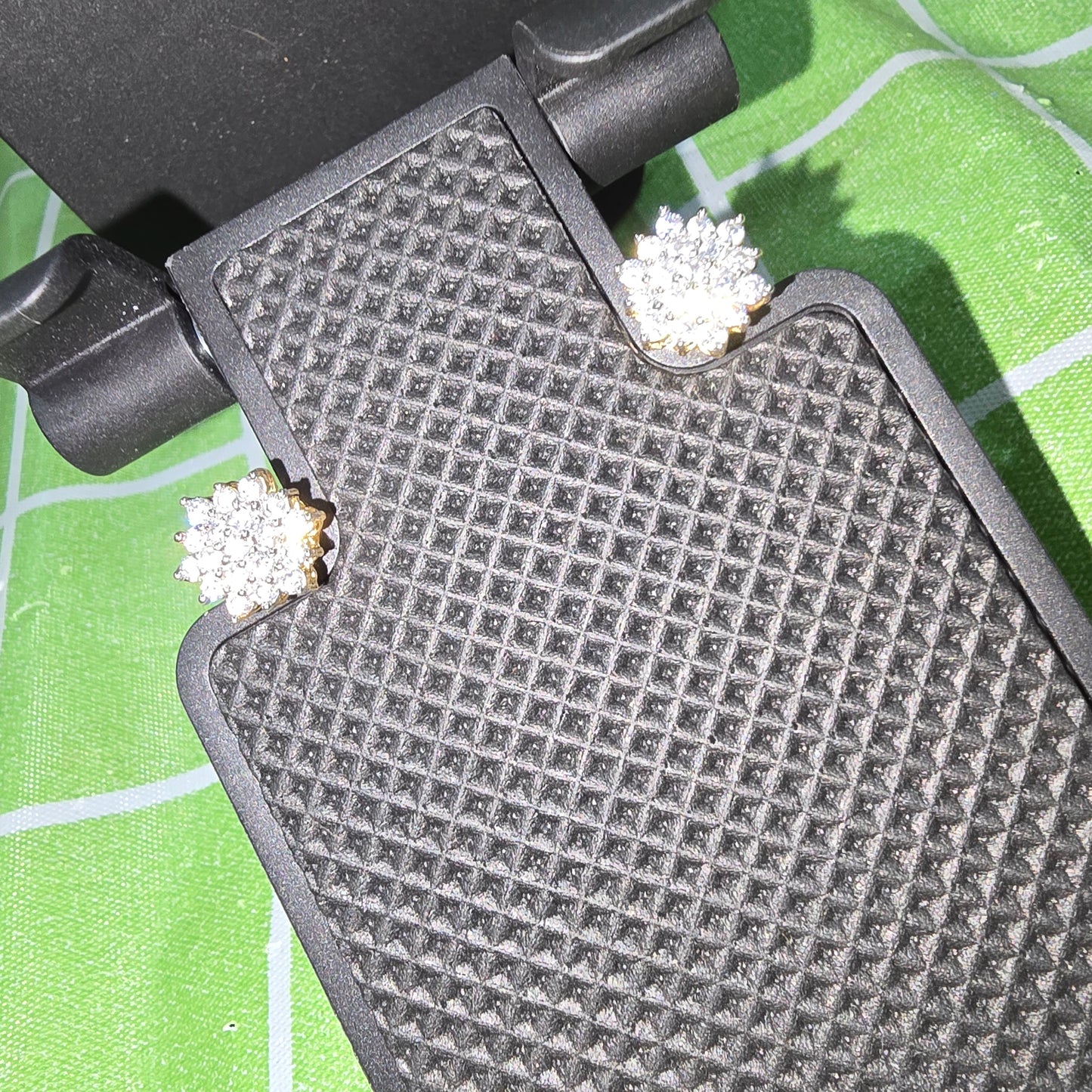 Mossanite earrings. Not 916 gold