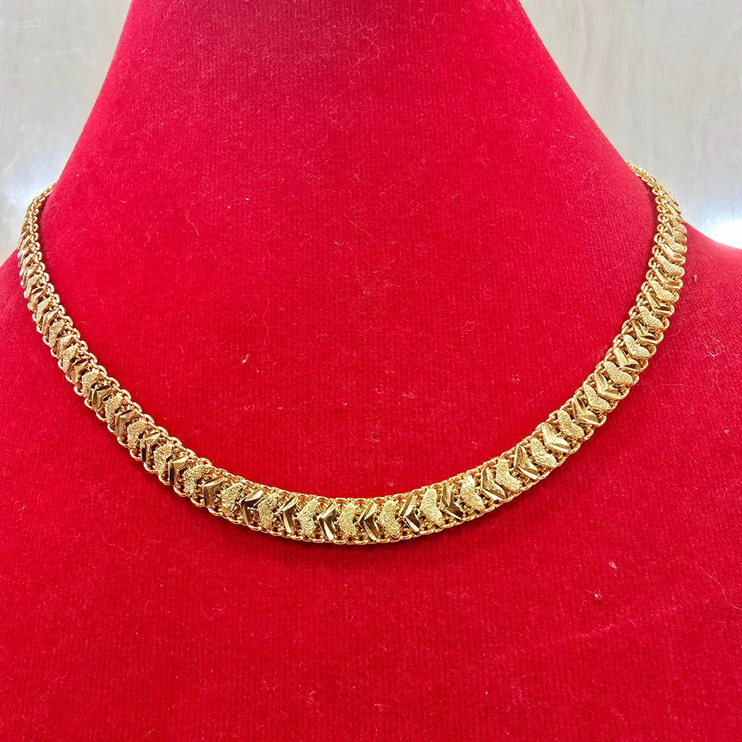 Diamond cut chain. Functionwear type of jewellery. NOT 916 GOLD.