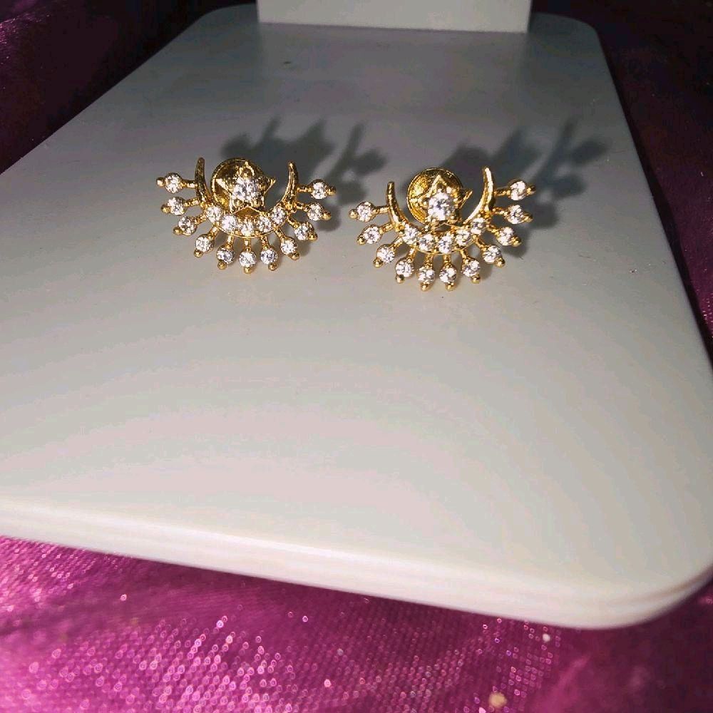 Small cut burst fanearrings. Indian screw type. Not 916 gold