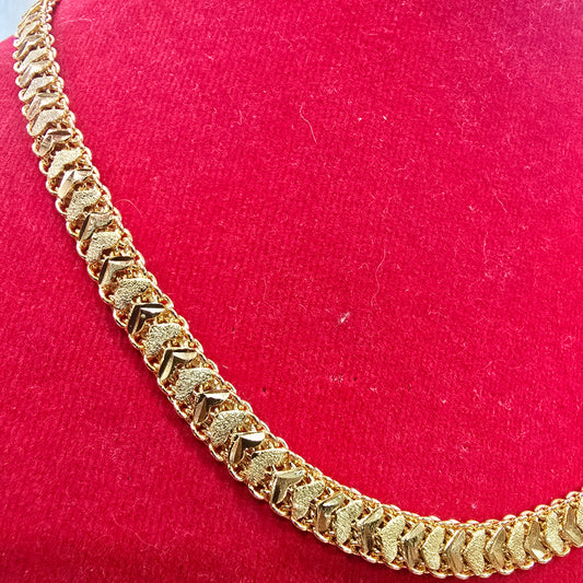 Diamond cut chain. Functionwear type of jewellery.  NOT 916 GOLD.