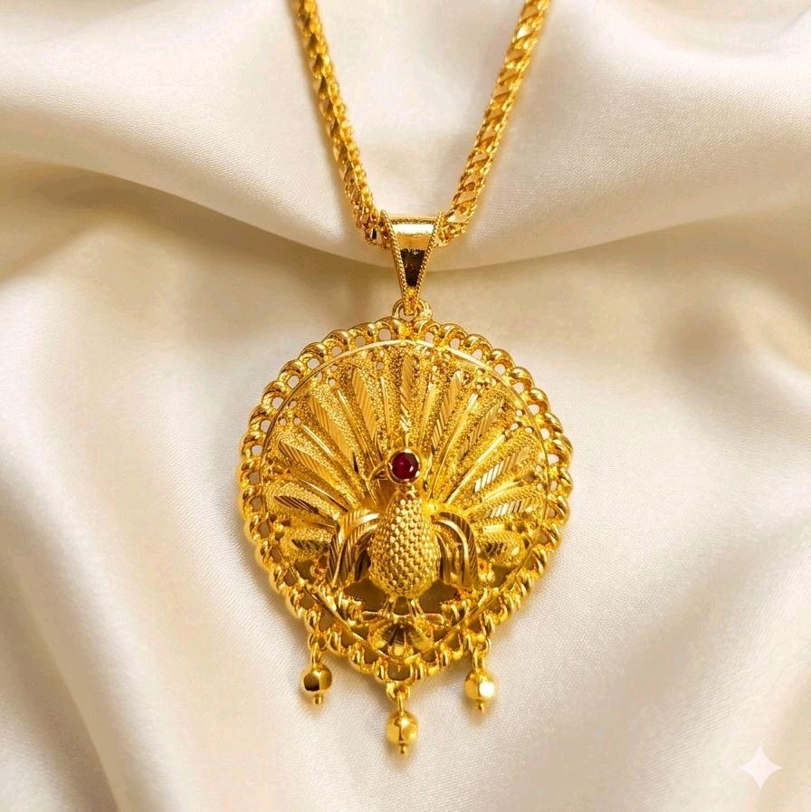 28 inches diamond cut chain with removable peacock locket. NOT 916 GOLD. CODE P989