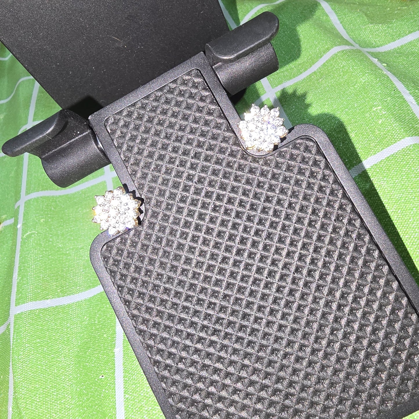 Mossanite earrings. Not 916 gold