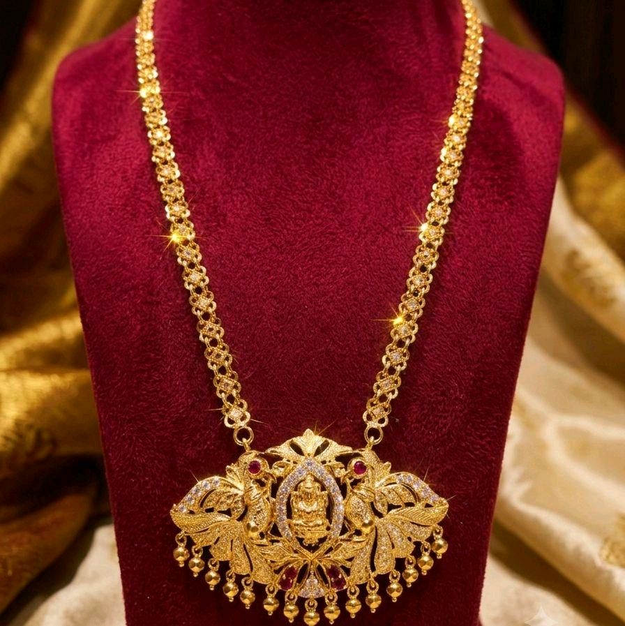 28 inches Mahalakshimi pendent chain. Not 916 gold. Function wear type of jewellery. Code M01