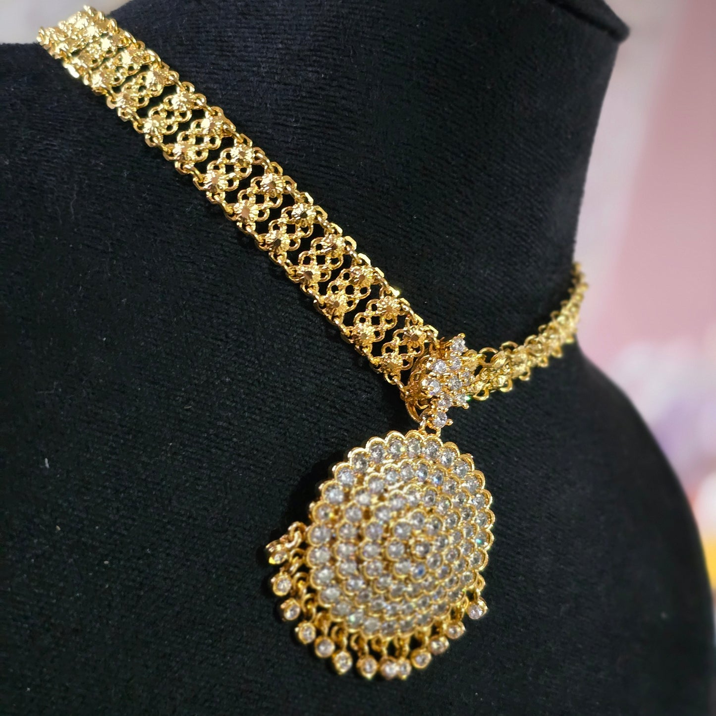 Patta chain with lotus removable aatil.Not 916 gold.Code 7785