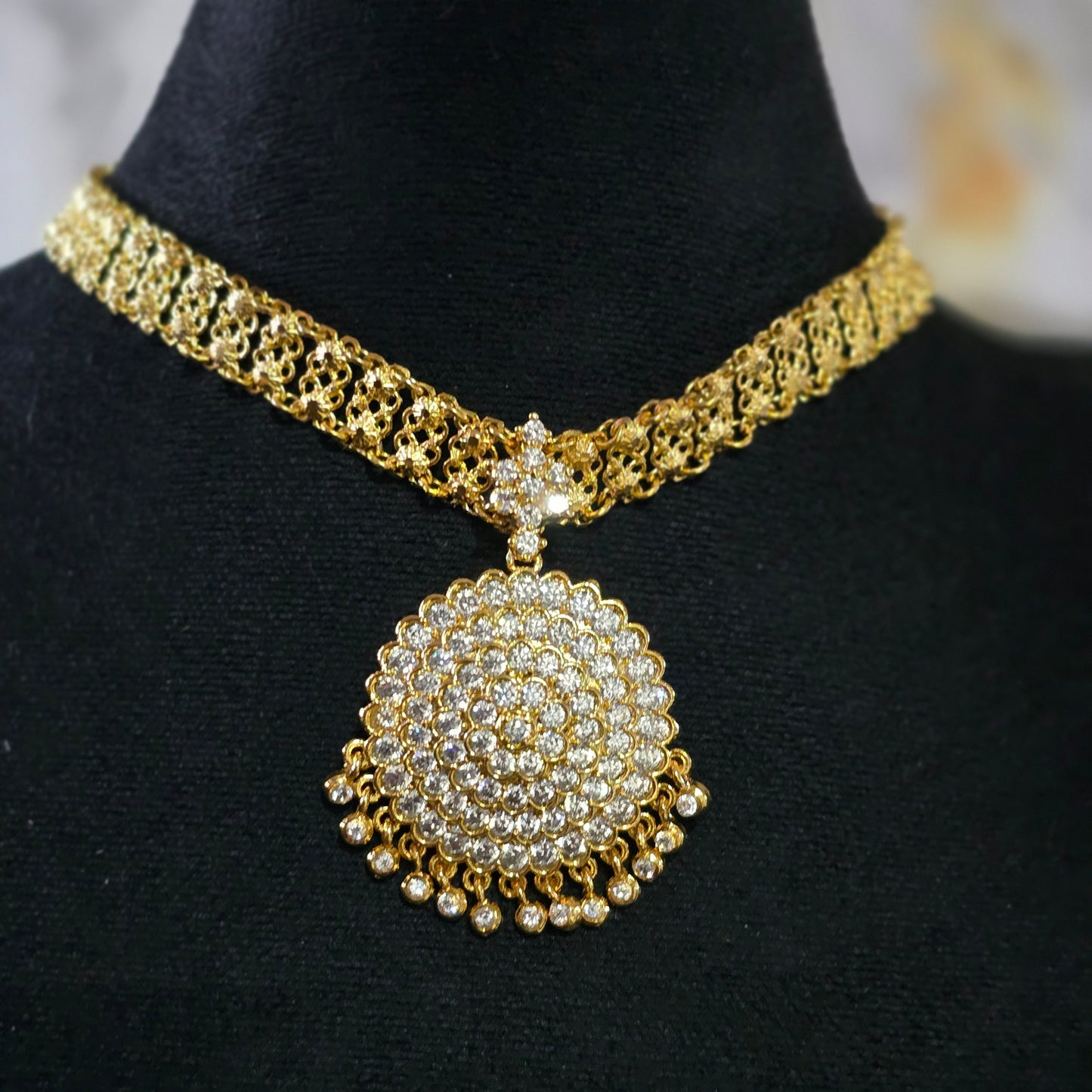 Patta chain with lotus removable aatil.Not 916 gold.Code 7785