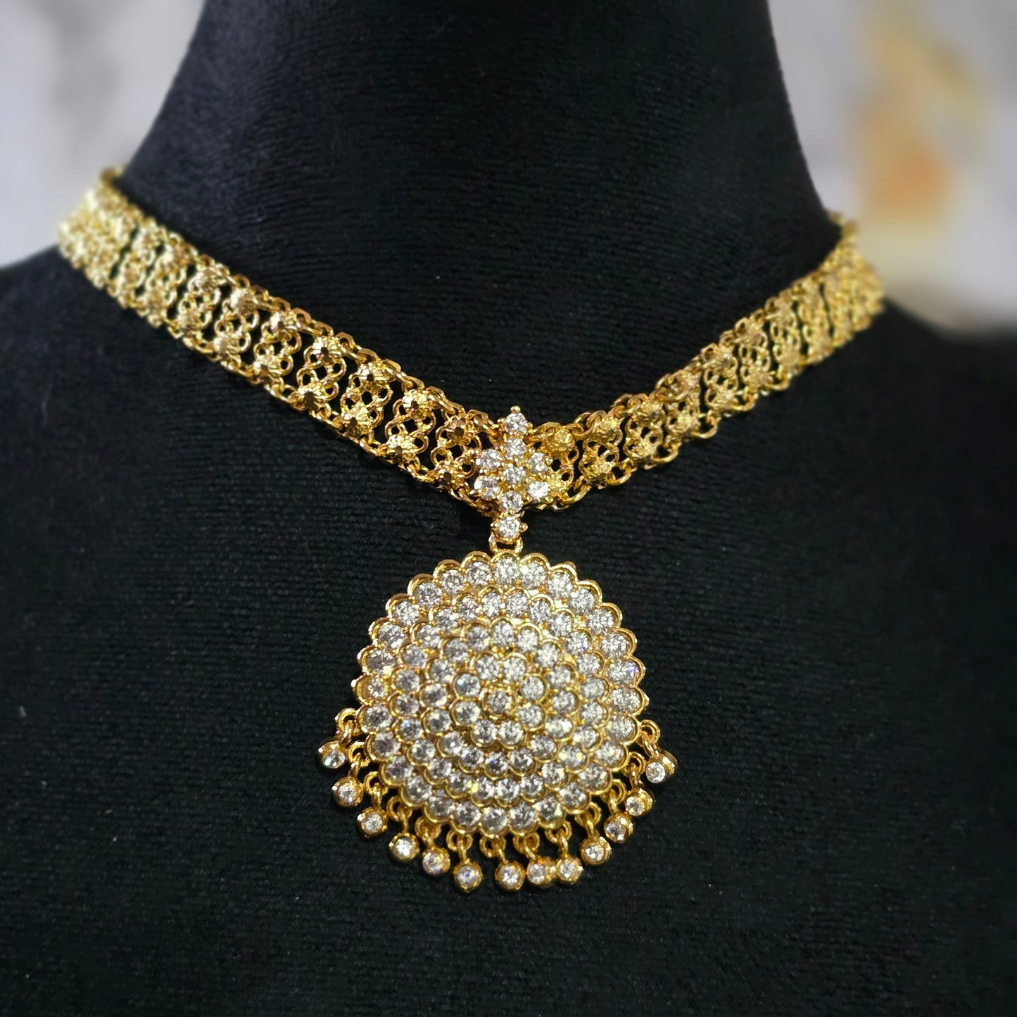 Patta chain with lotus removable aatil.Not 916 gold.Code 7785