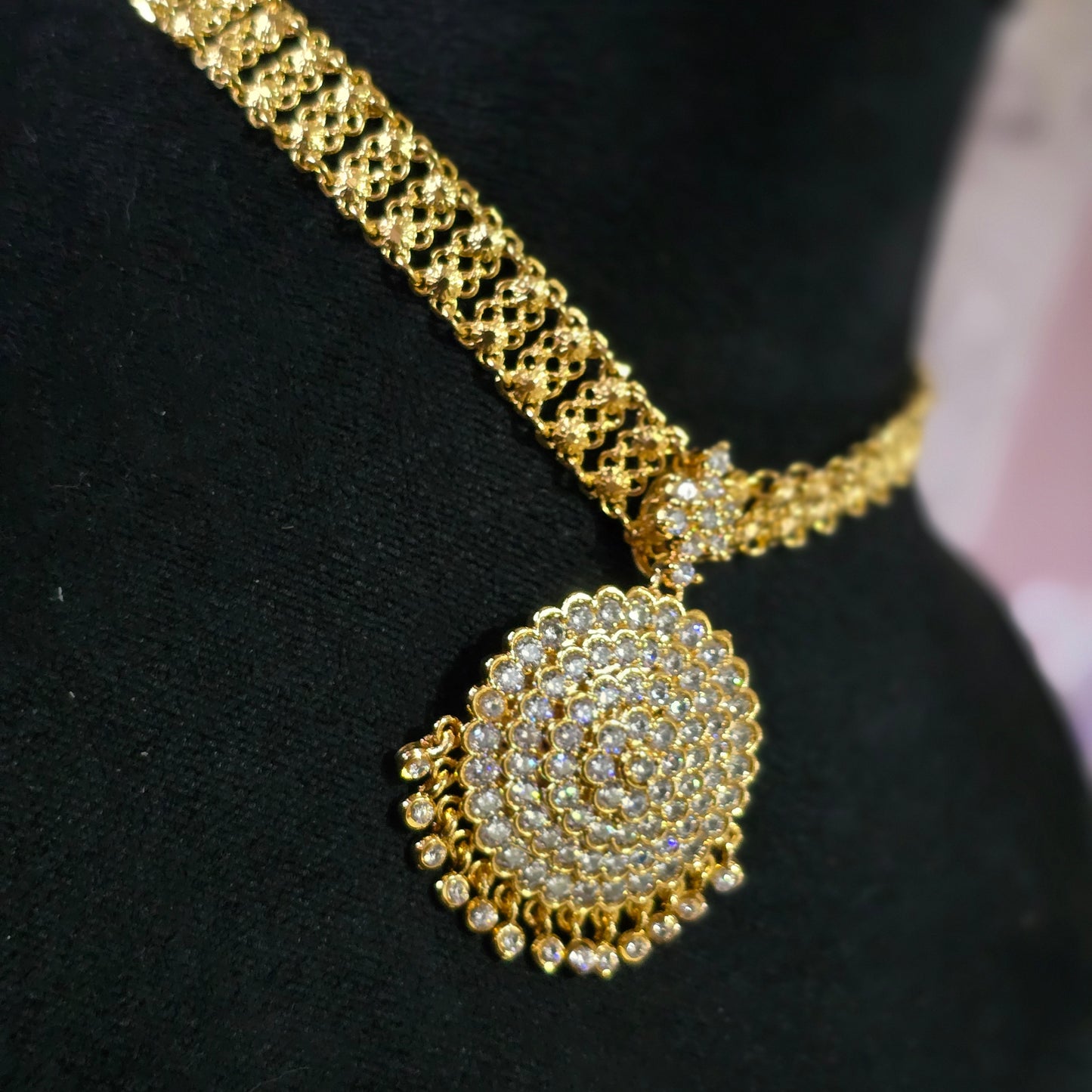 Patta chain with lotus removable aatil.Not 916 gold.Code 7785