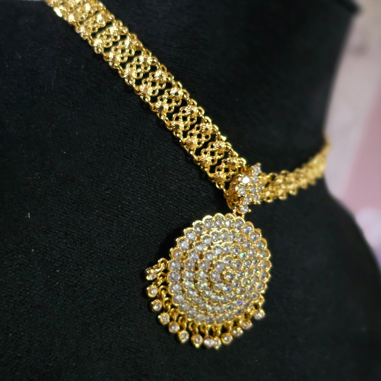 Patta chain with lotus removable aatil.Not 916 gold.Code 7785
